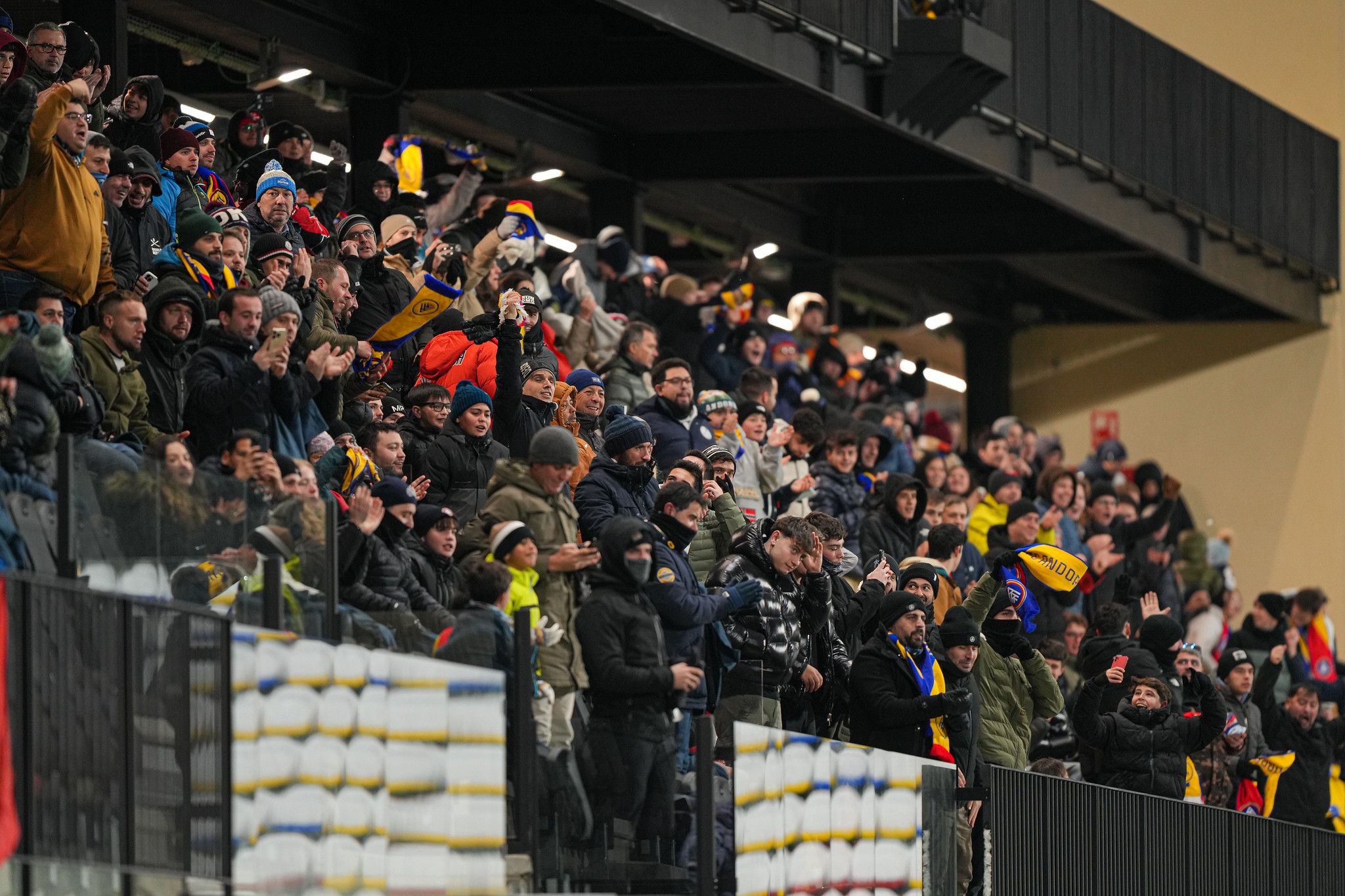 Tot i el fred i la neu, més de 1.000 aficionats van tornar a aplegar-se a les graderies d'Encamp.