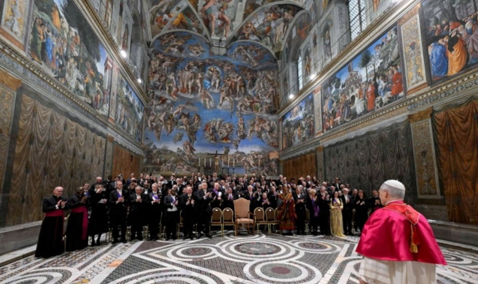 El Papa Lleó XIV dirigint-se al cos diplomàtic.