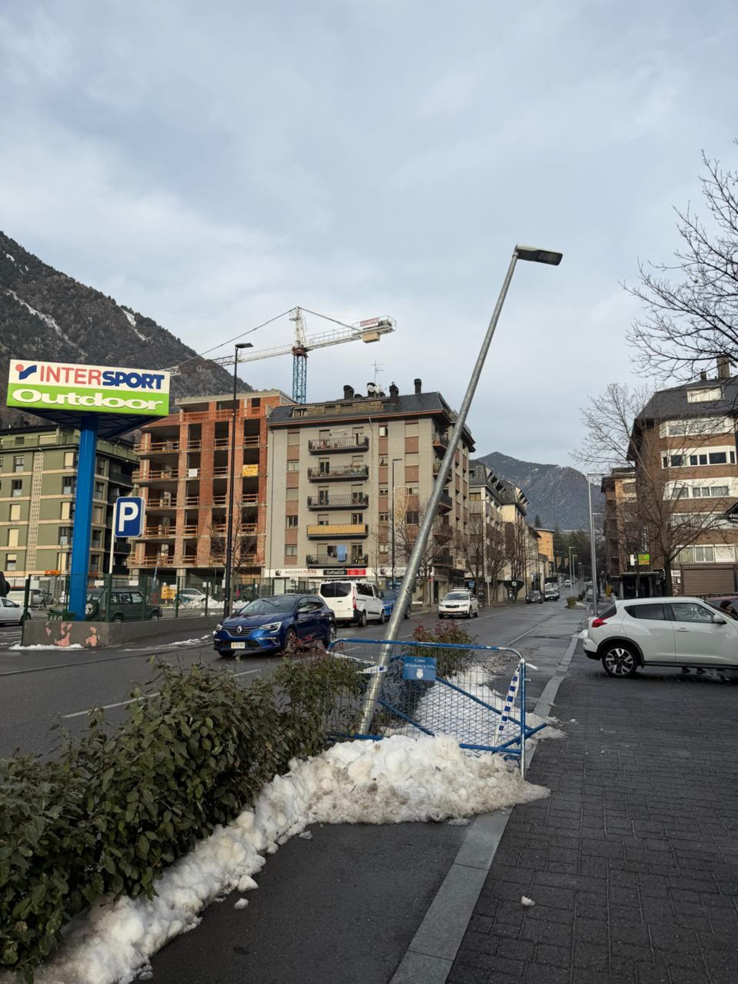 El fanal que amenaça de caure.