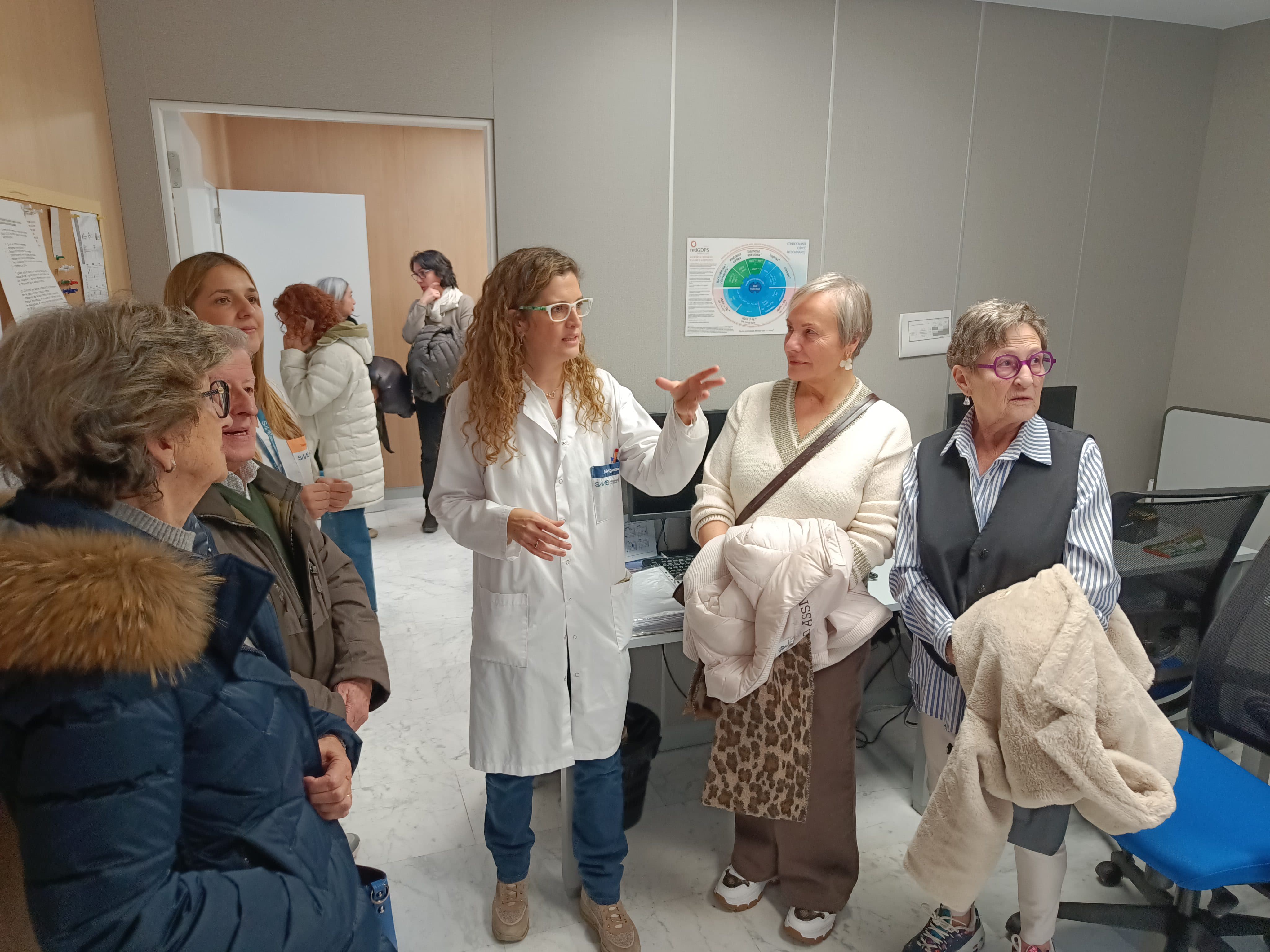 Eva Heras donant explicacions durant la jornada de portes obertes. Eva Heras donant explicacions durant la jornada de portes obertes.