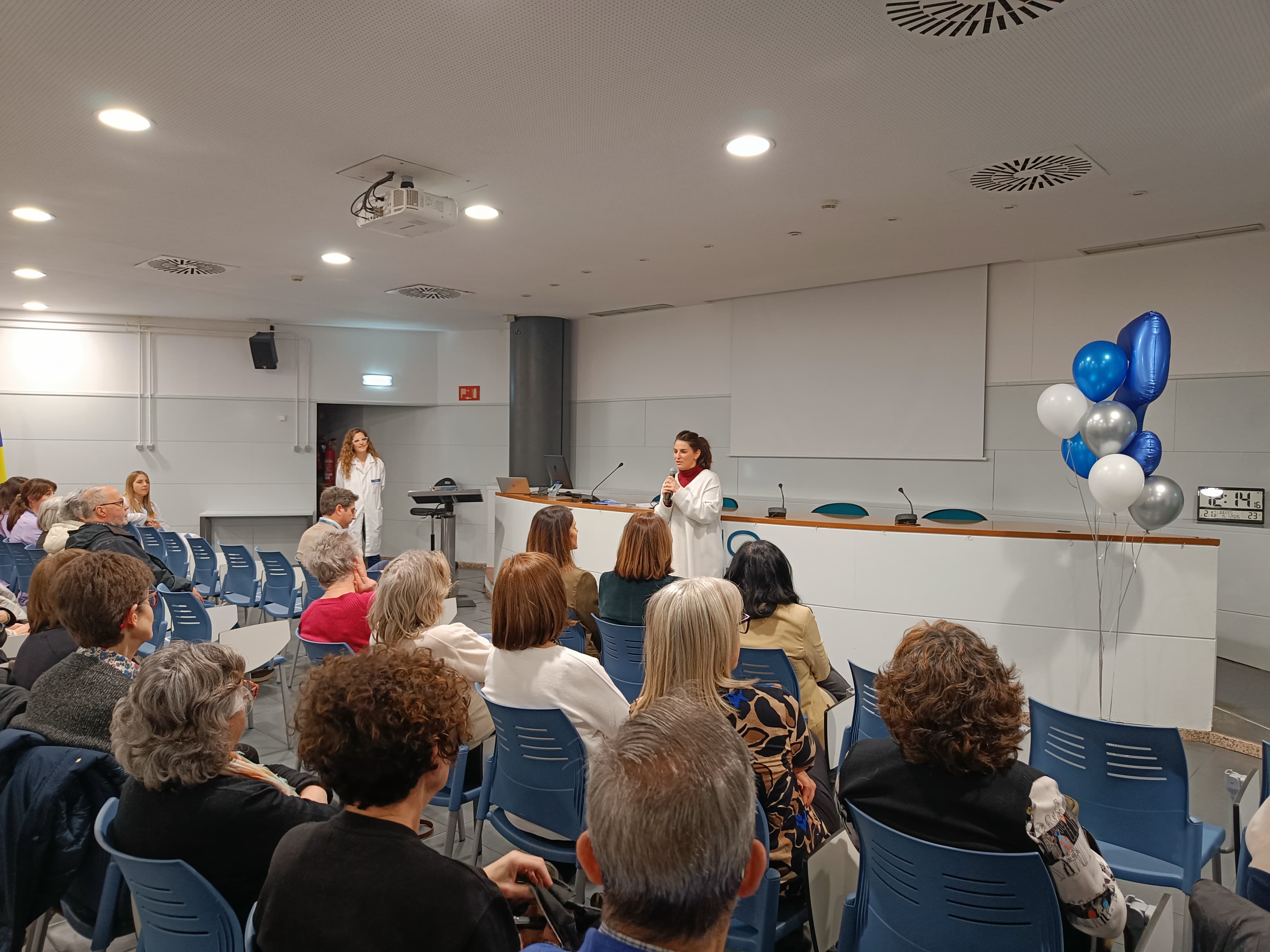 La directora general del SAAS, Meritxell Cosan, a l'inici de la conferència. La directora general del SAAS, Meritxell Cosan, a l'inici de la conferència.