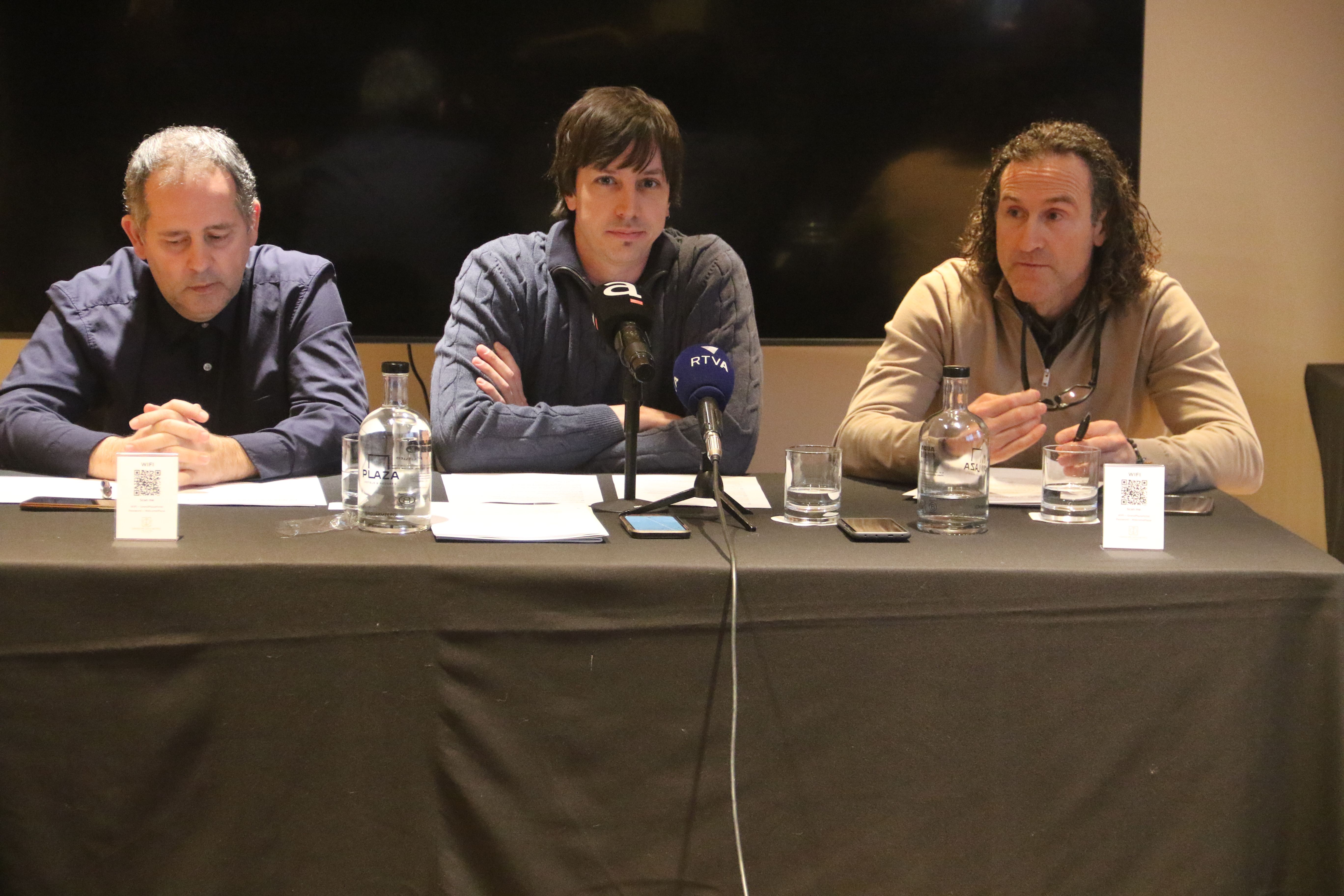 Víctor Ambor, Bernat Altimir i Armand Godoy en la presentació de l'acord.