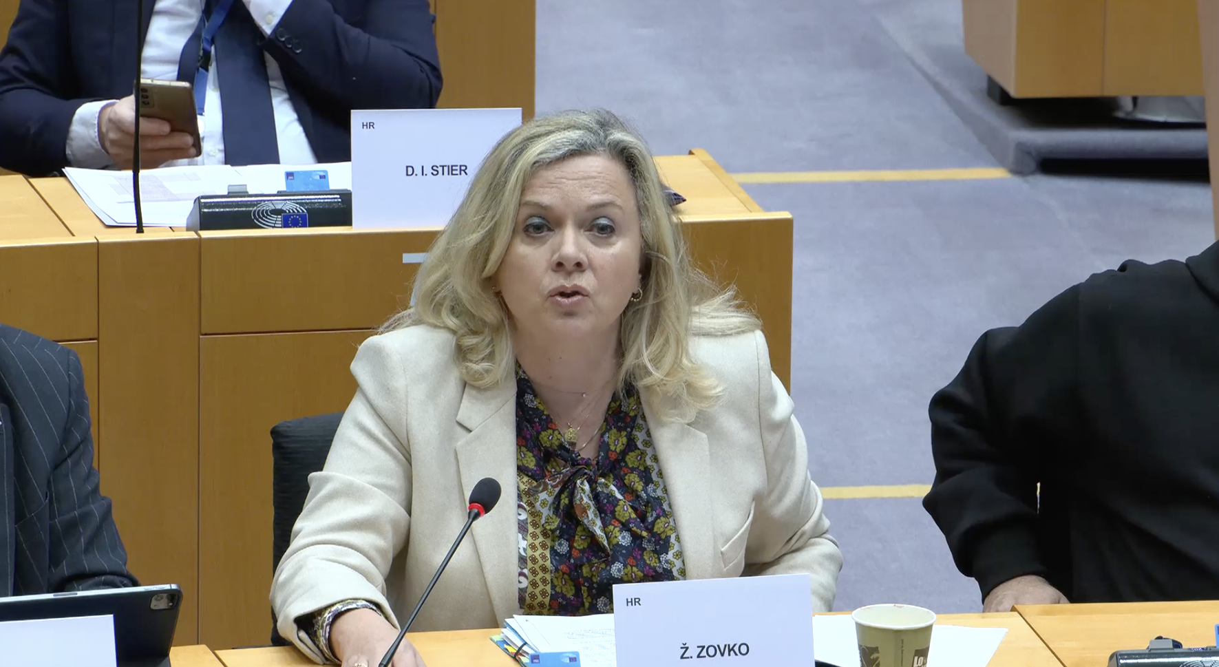 Željana Zovko durant la defensa de l'informe.