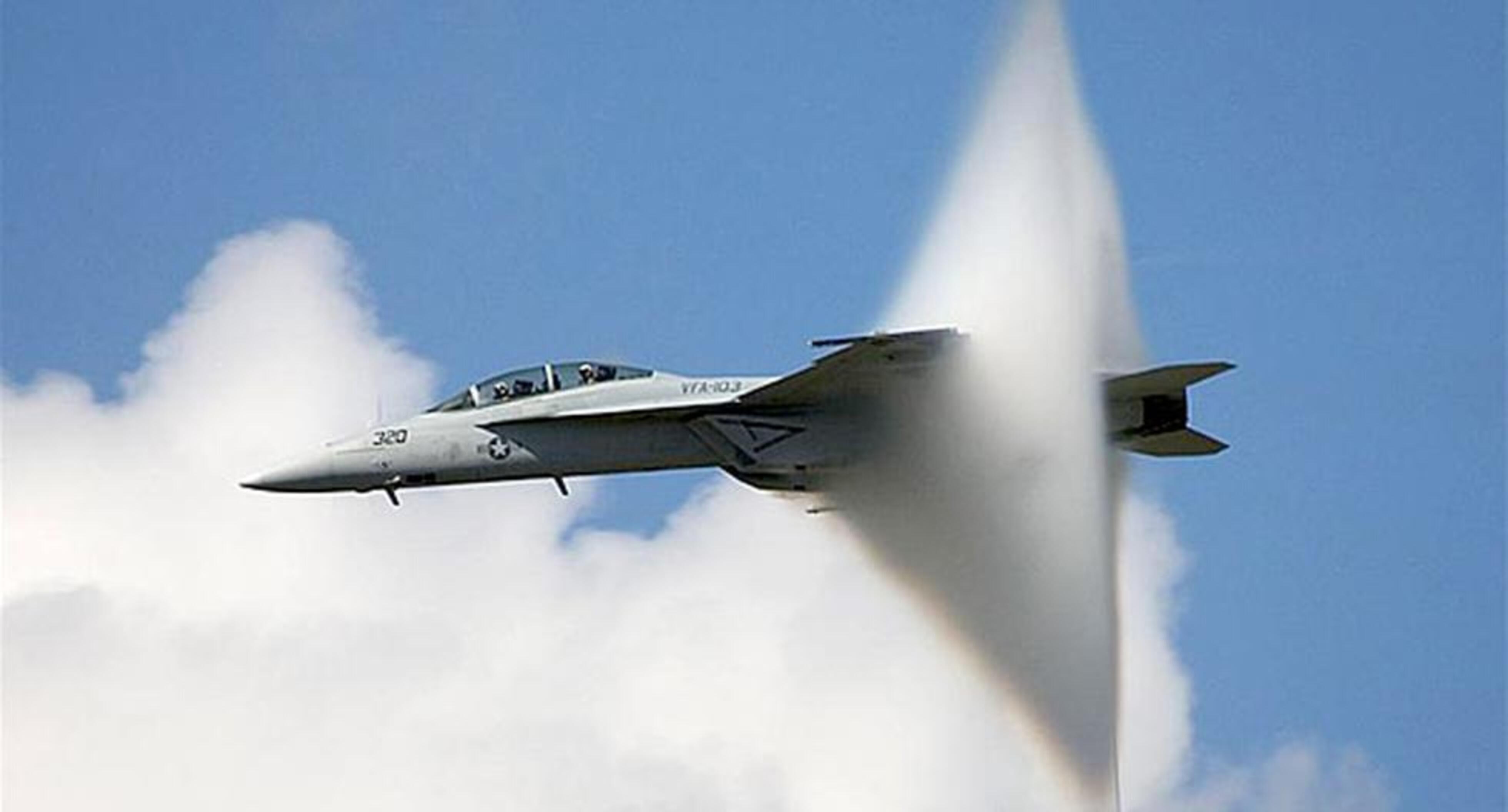 Un avió francès en plena operació.