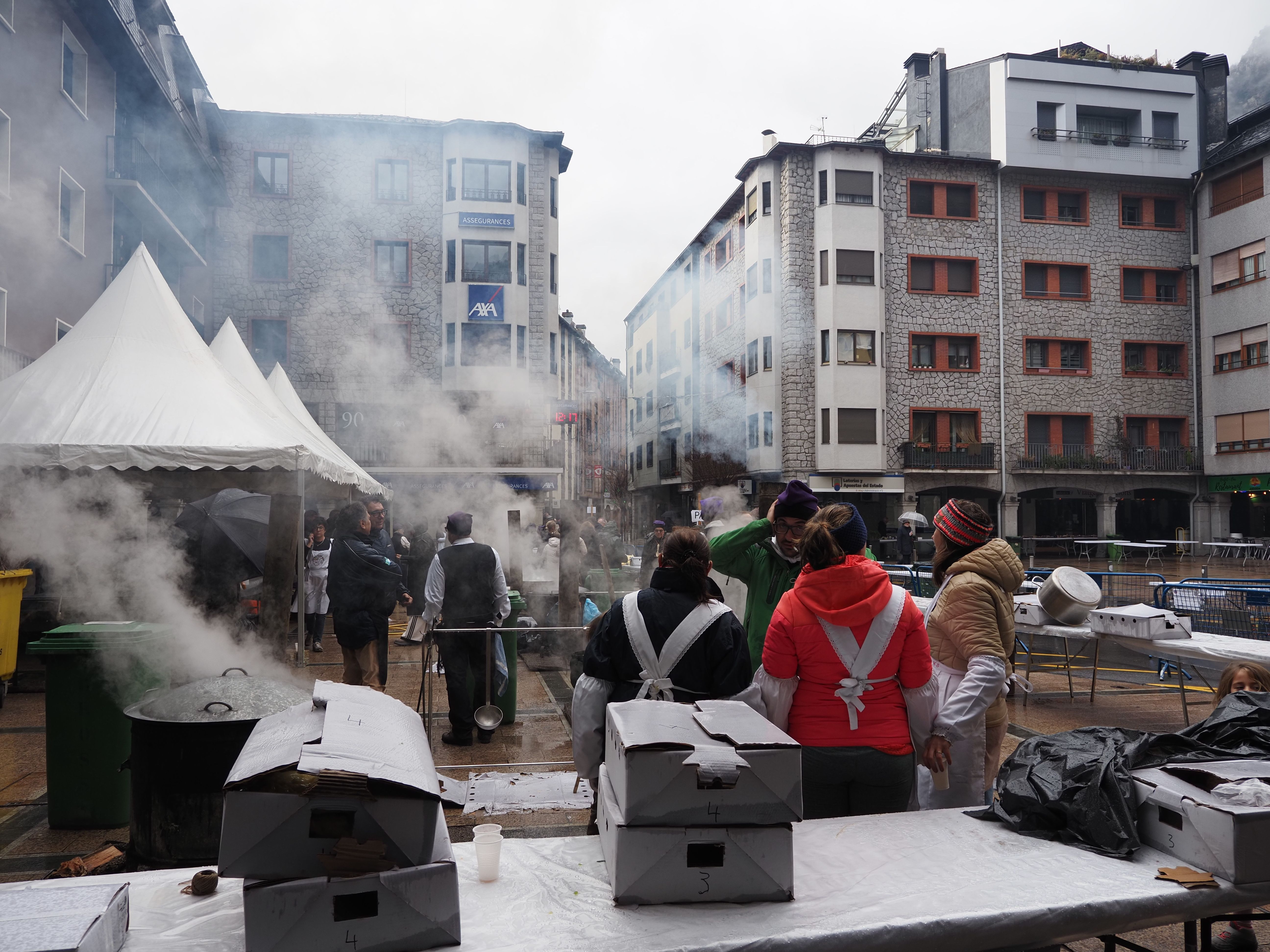 Els escudellaires durant els preparatius.
