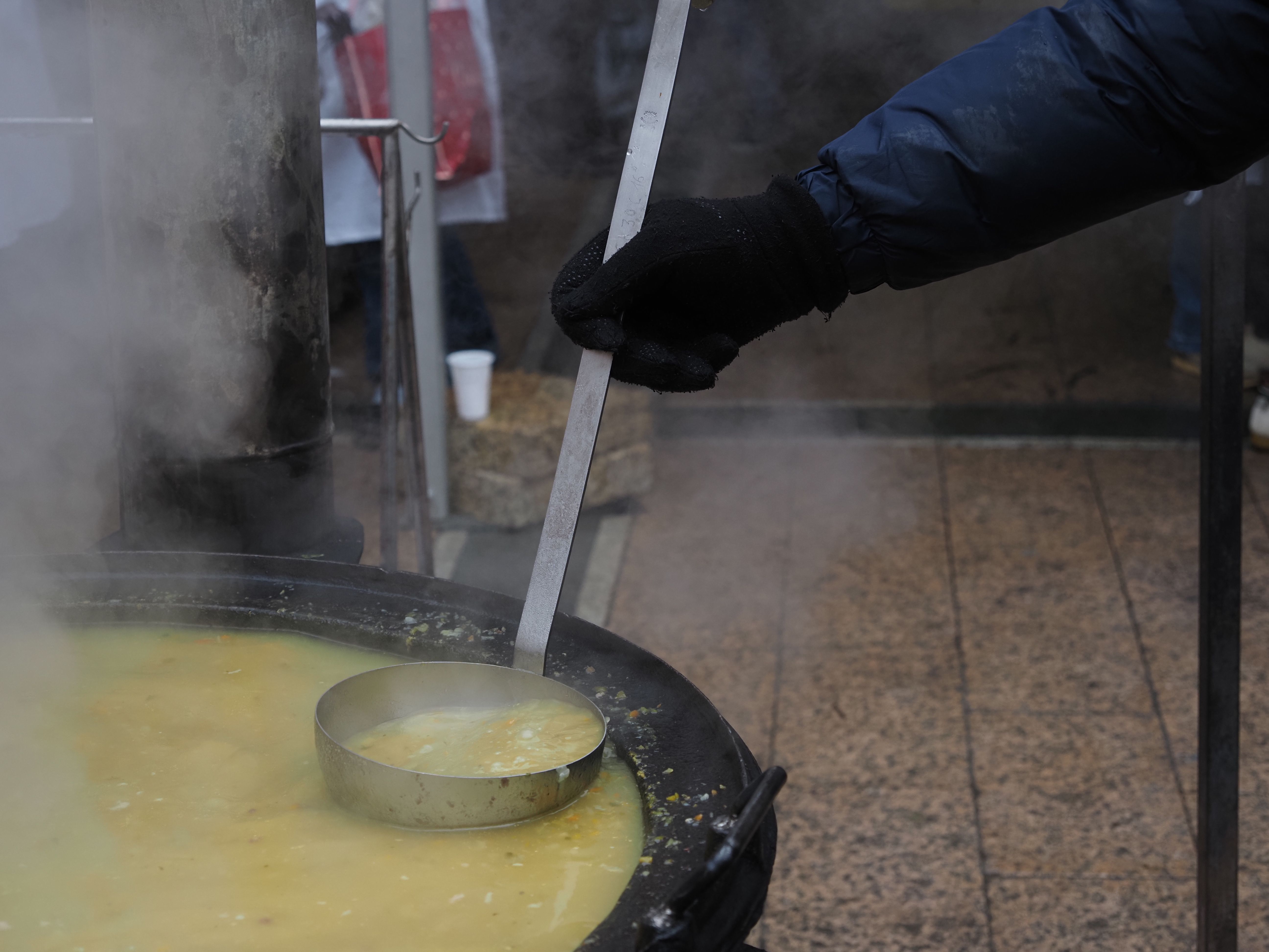 Un detall de l'escudella que s'ha repartit a Andorra la Vella.