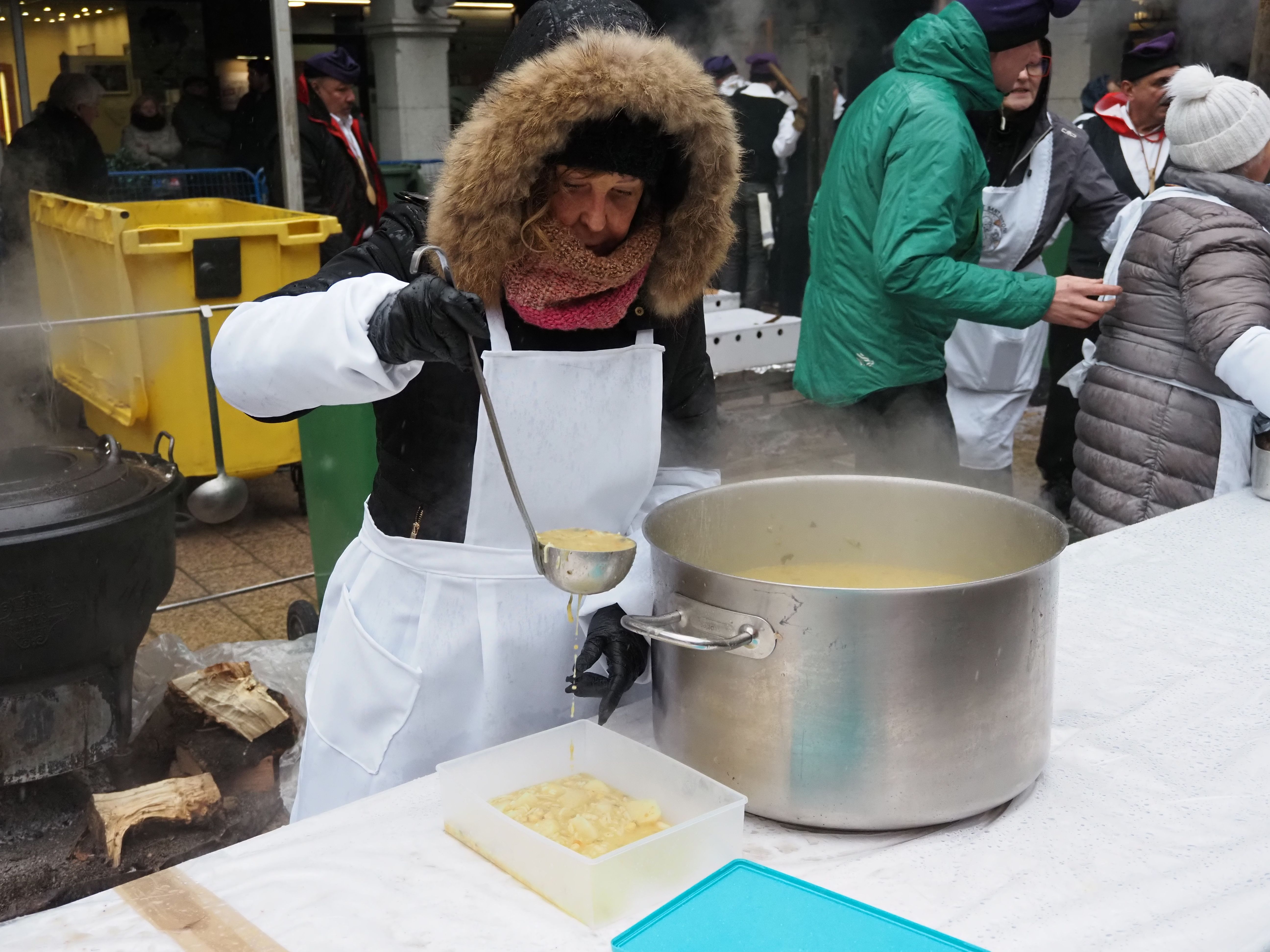 Repartiment de l'escudella.