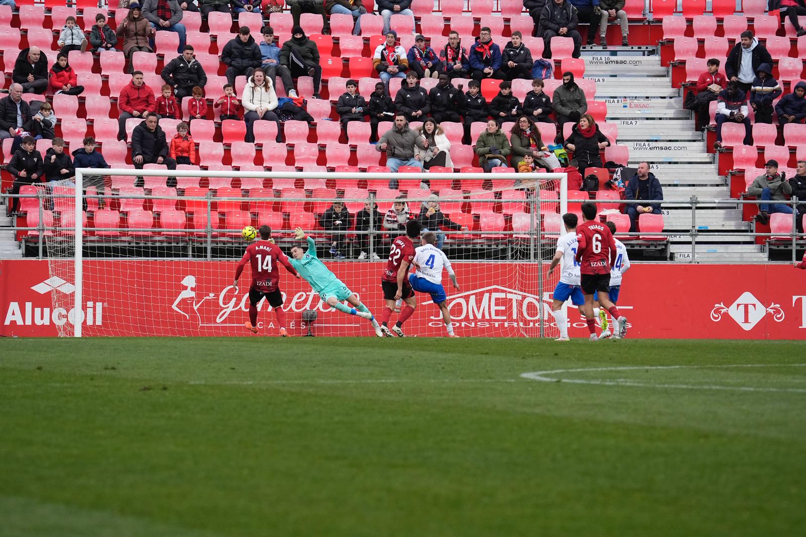 L'hongarès, providencial altra vegada a la porteria tricolor.