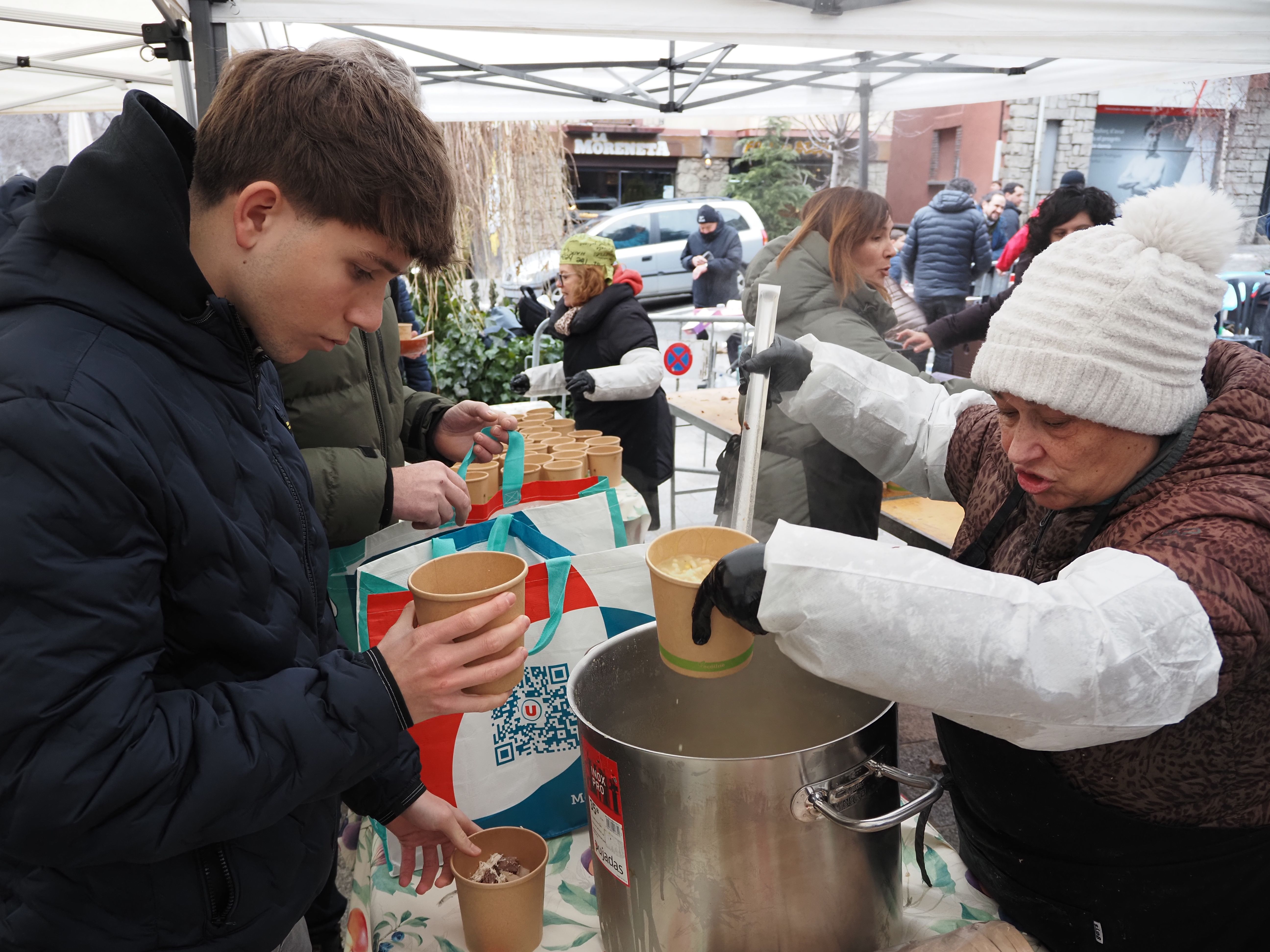 Repartiment de l'escudella.