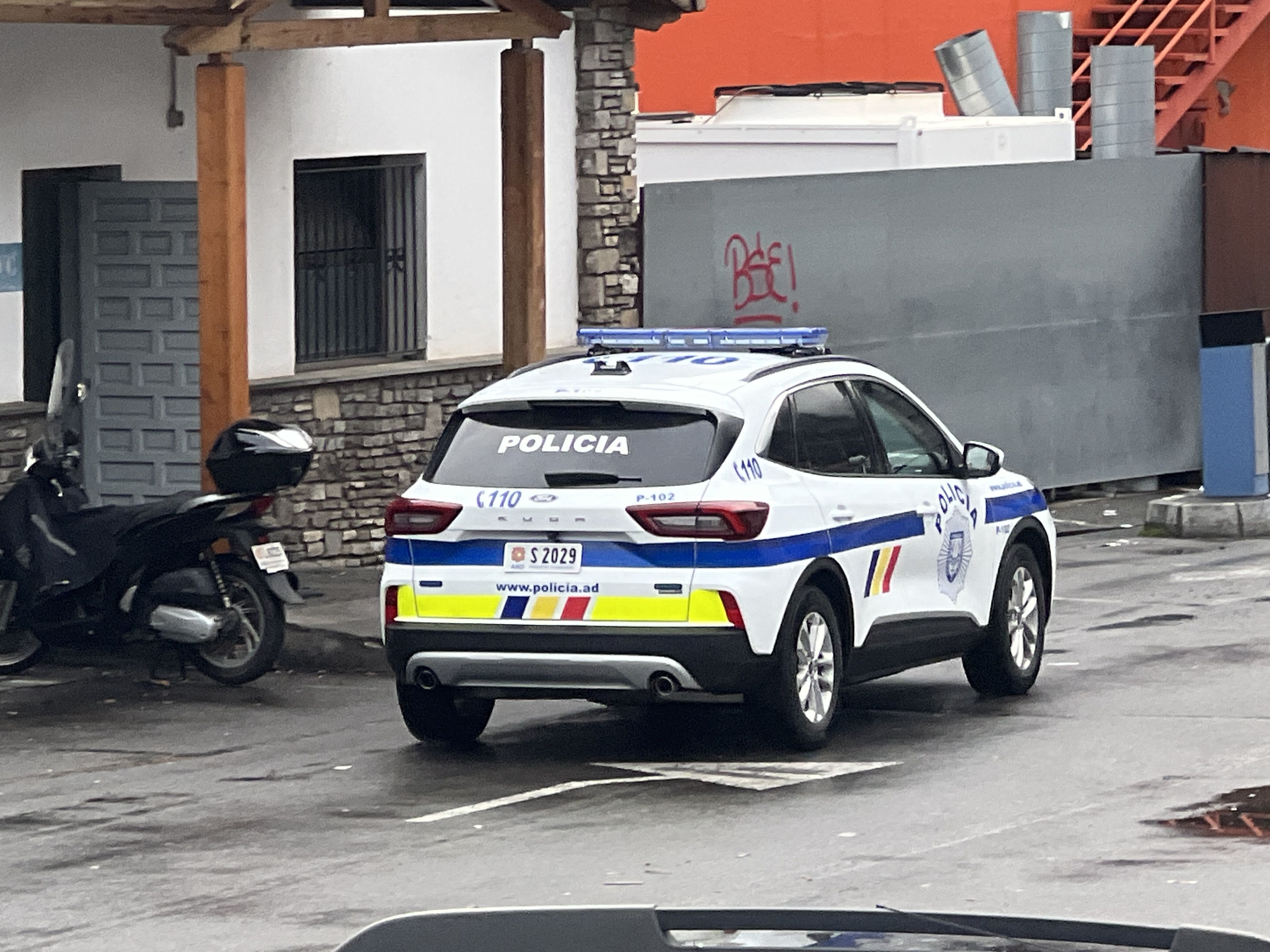 Una de les patrulles policials que van intervenir en la detenció de les dues dones.