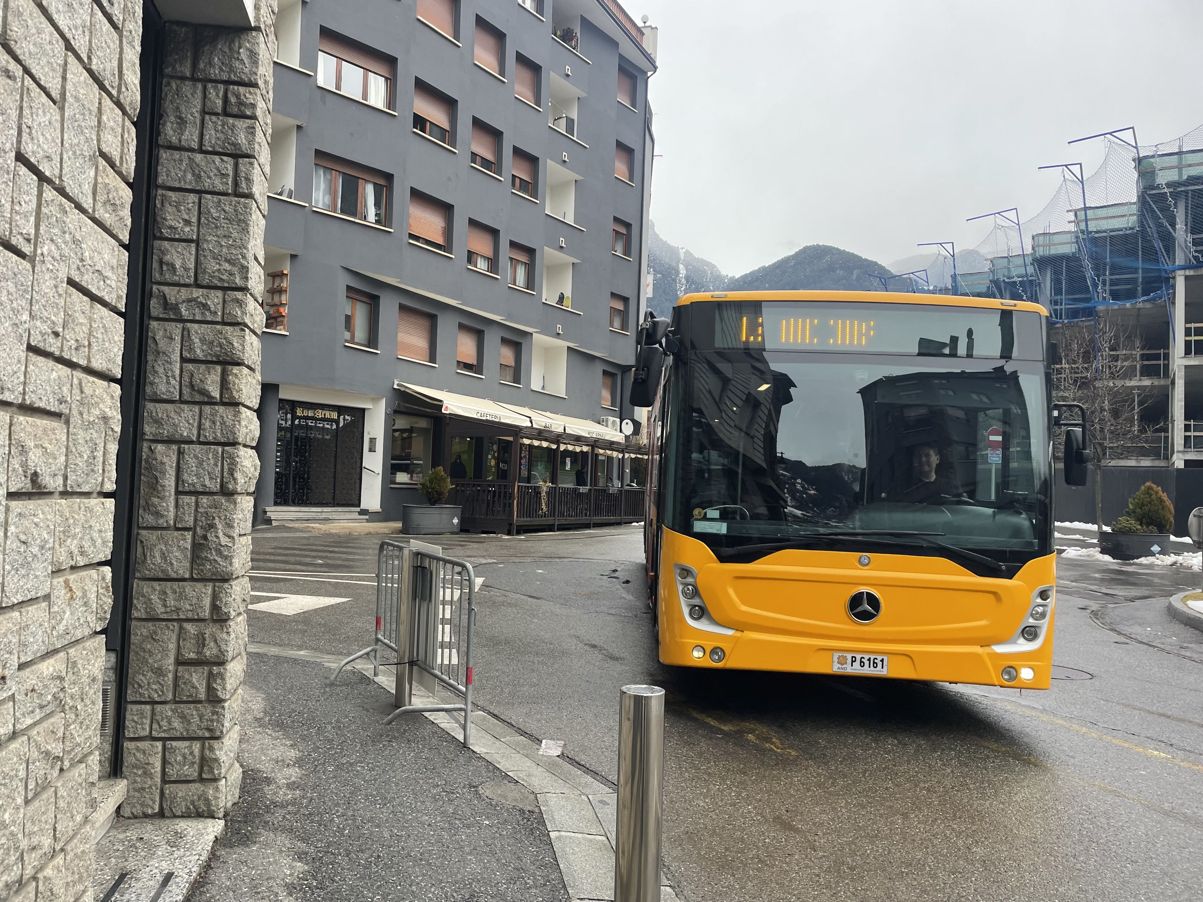 Parada provisional a la rotonda del Poblet d’Encamp.