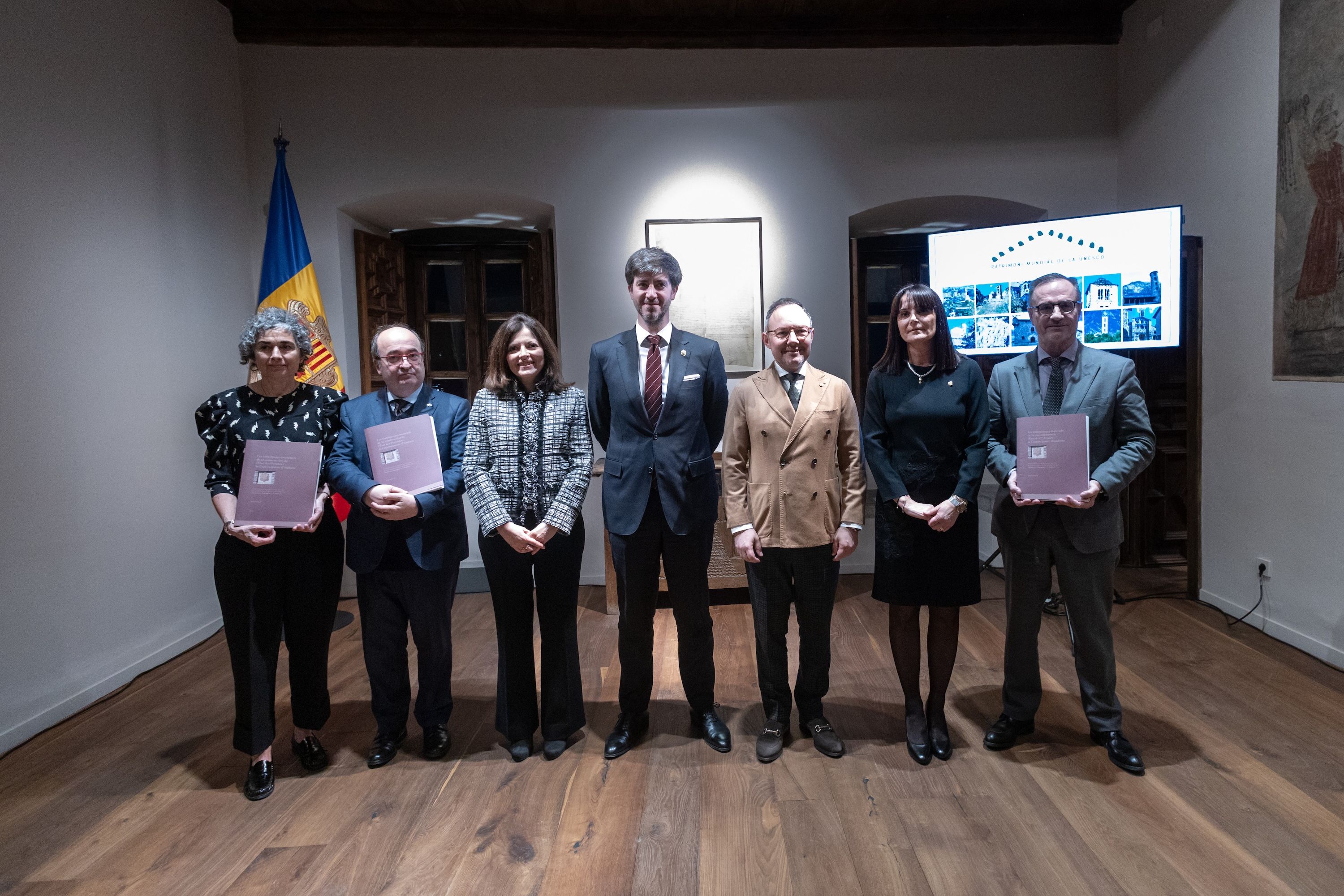 Rabasa, Iceta, Tor, Ensenyat, Espot, Bonell i Eybalin durant la presentació del dossier.