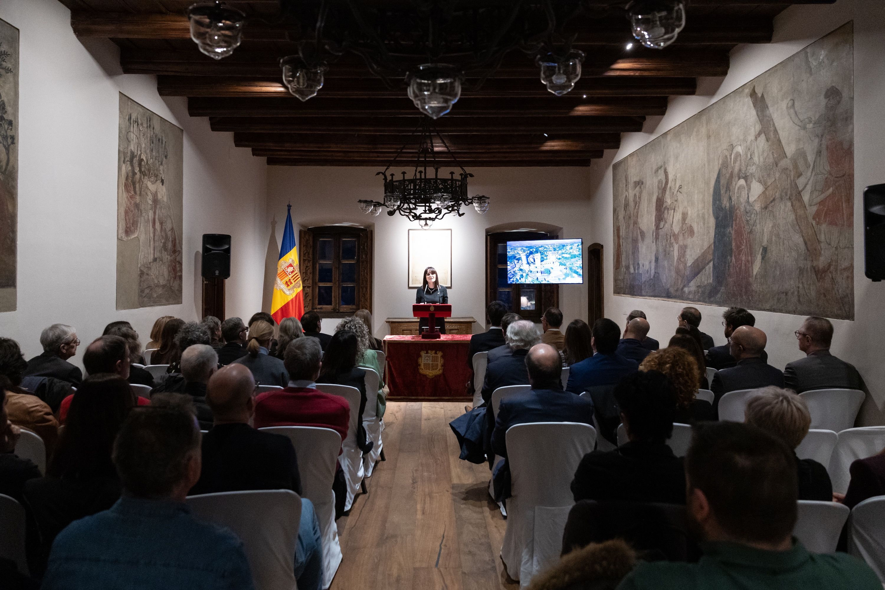 Bonell es dirigeix a les autoritats convidades.