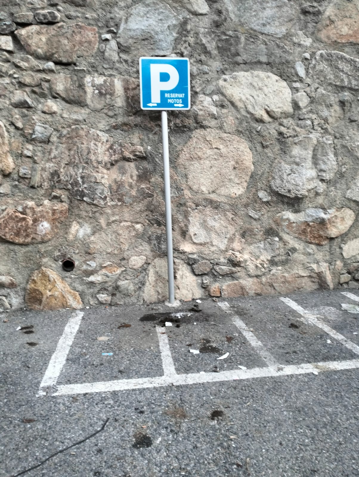 Estat que presenta espais públics en les immediacions del carrer de les Arribes.