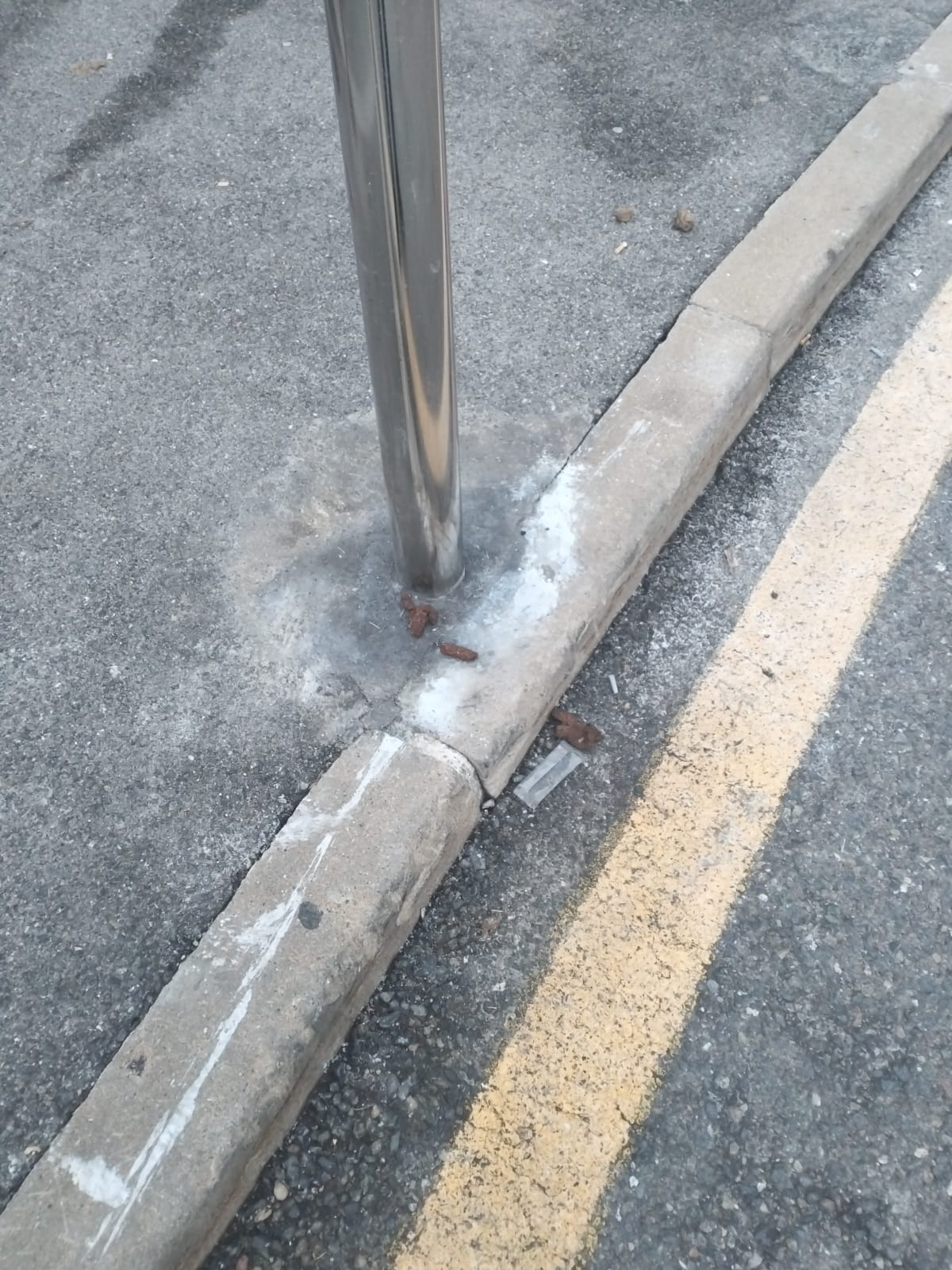 Estat que presenta espais públics en les immediacions del carrer de les Arribes.