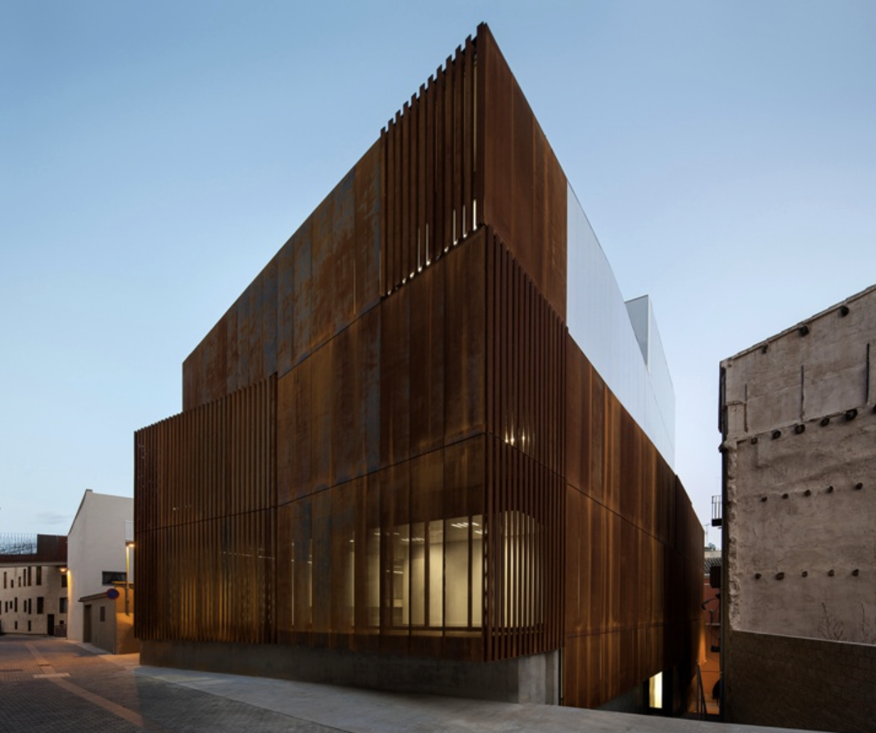 Vista exterior dels jutjats de Balaguer.