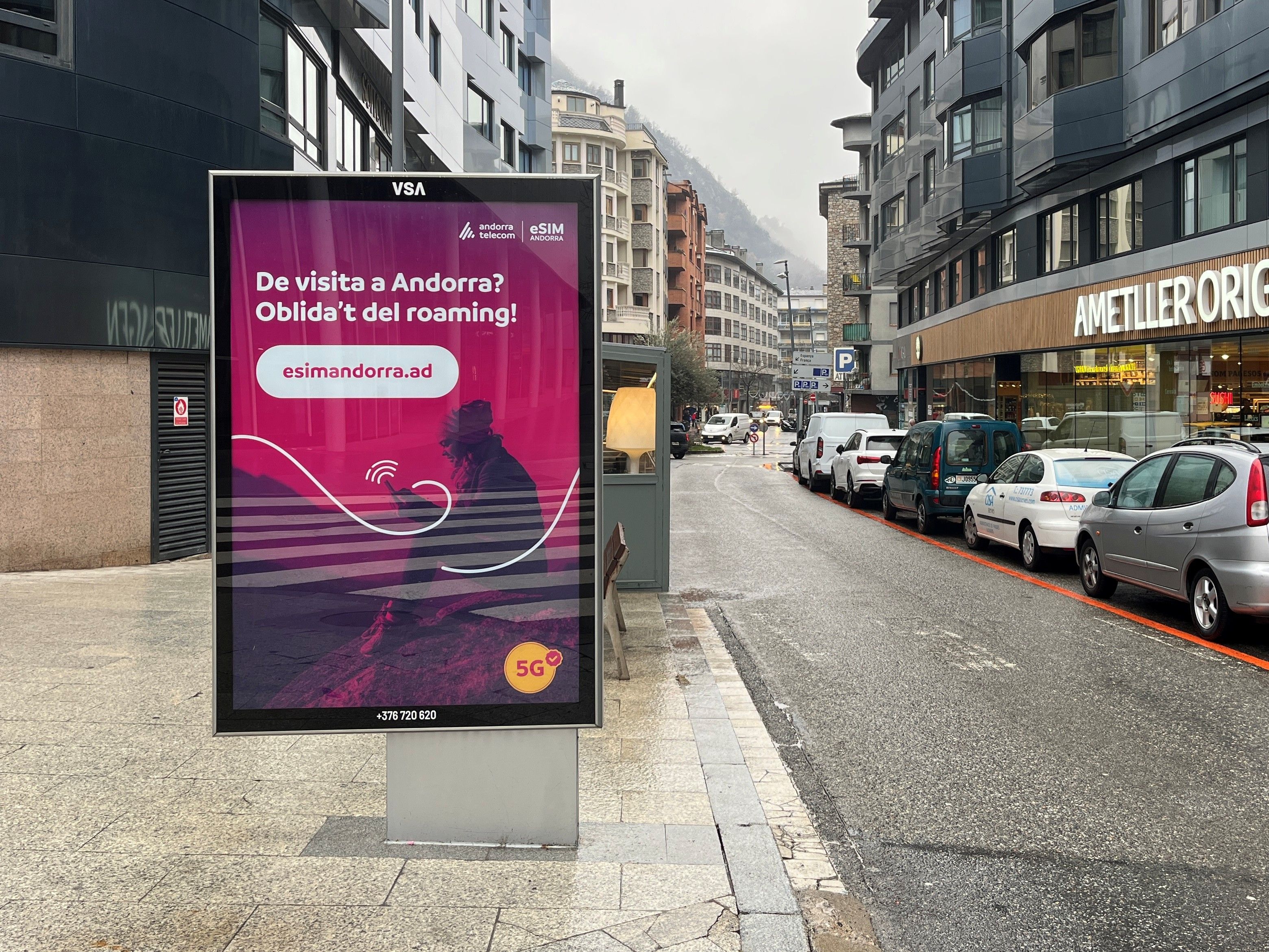 Cartell publicitari de l'eSIM.