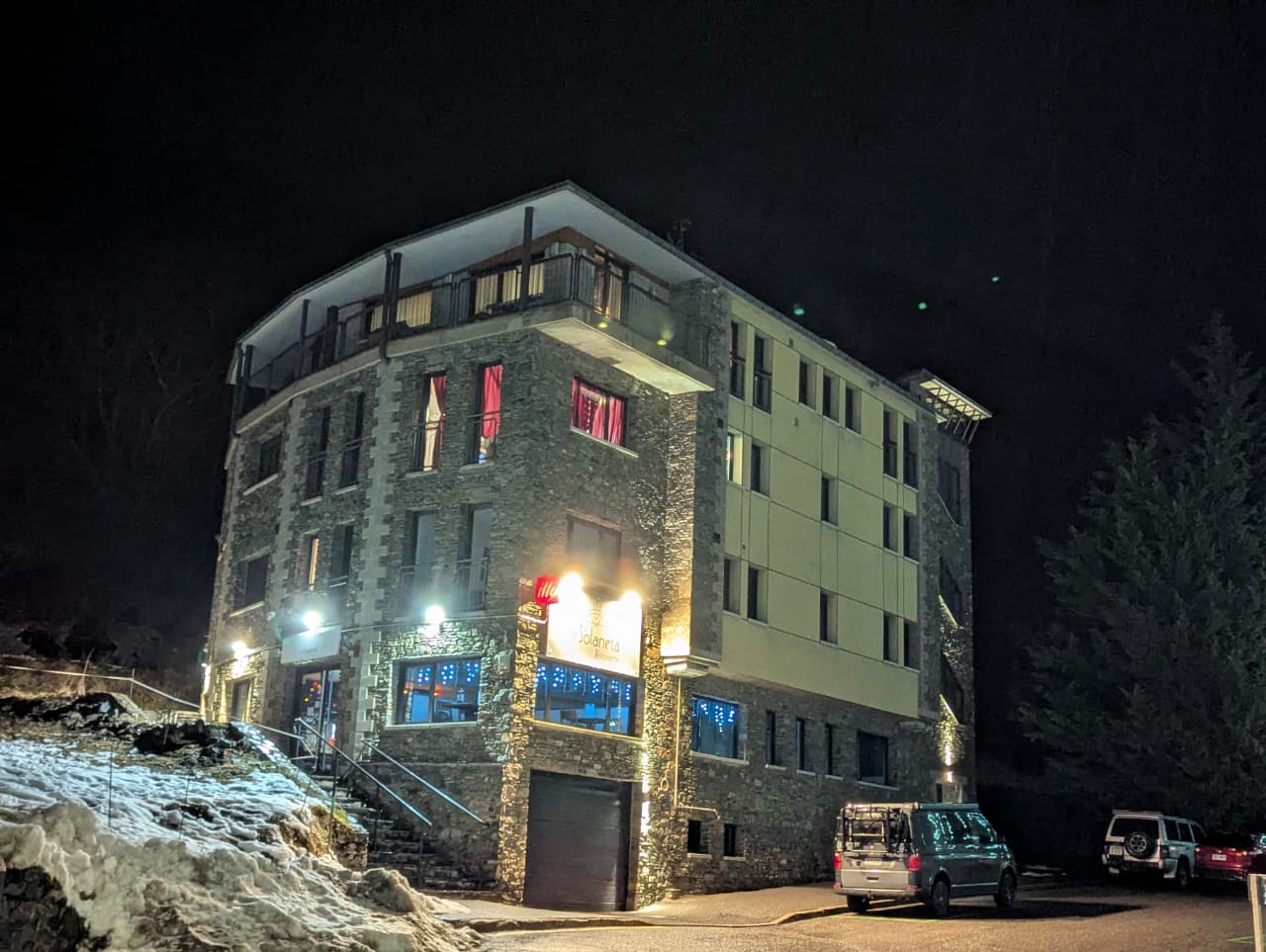 Els fets haurien passat en un edifici a tocar de la carretera general.