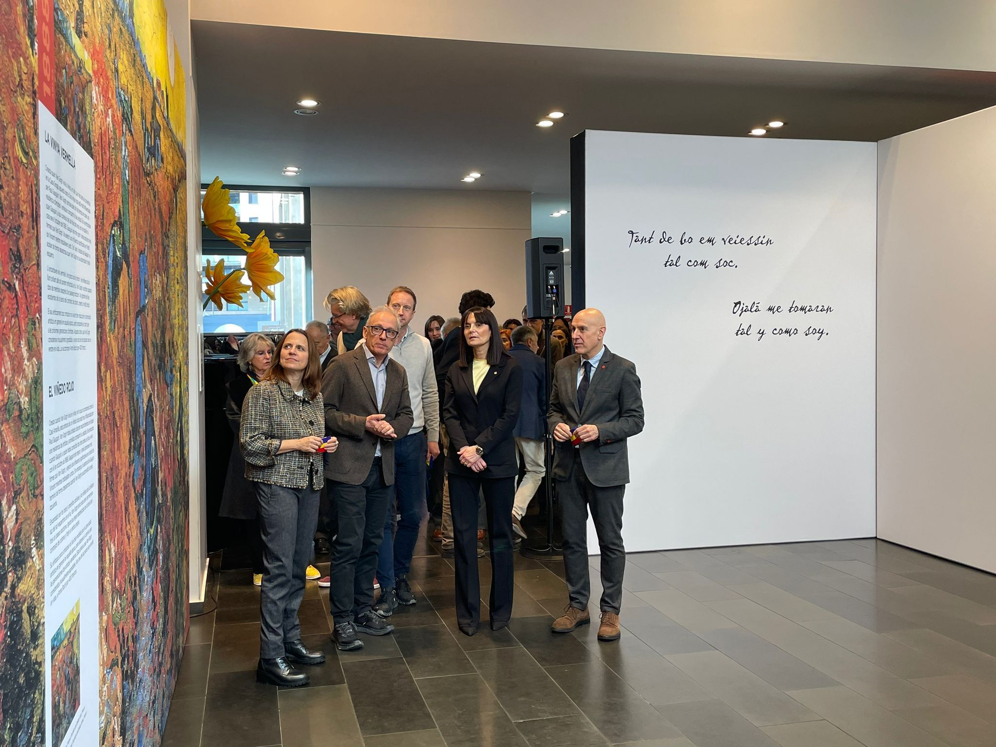 Gili, Camps, Bonell i Dolsa durant la inauguració de la mostra.