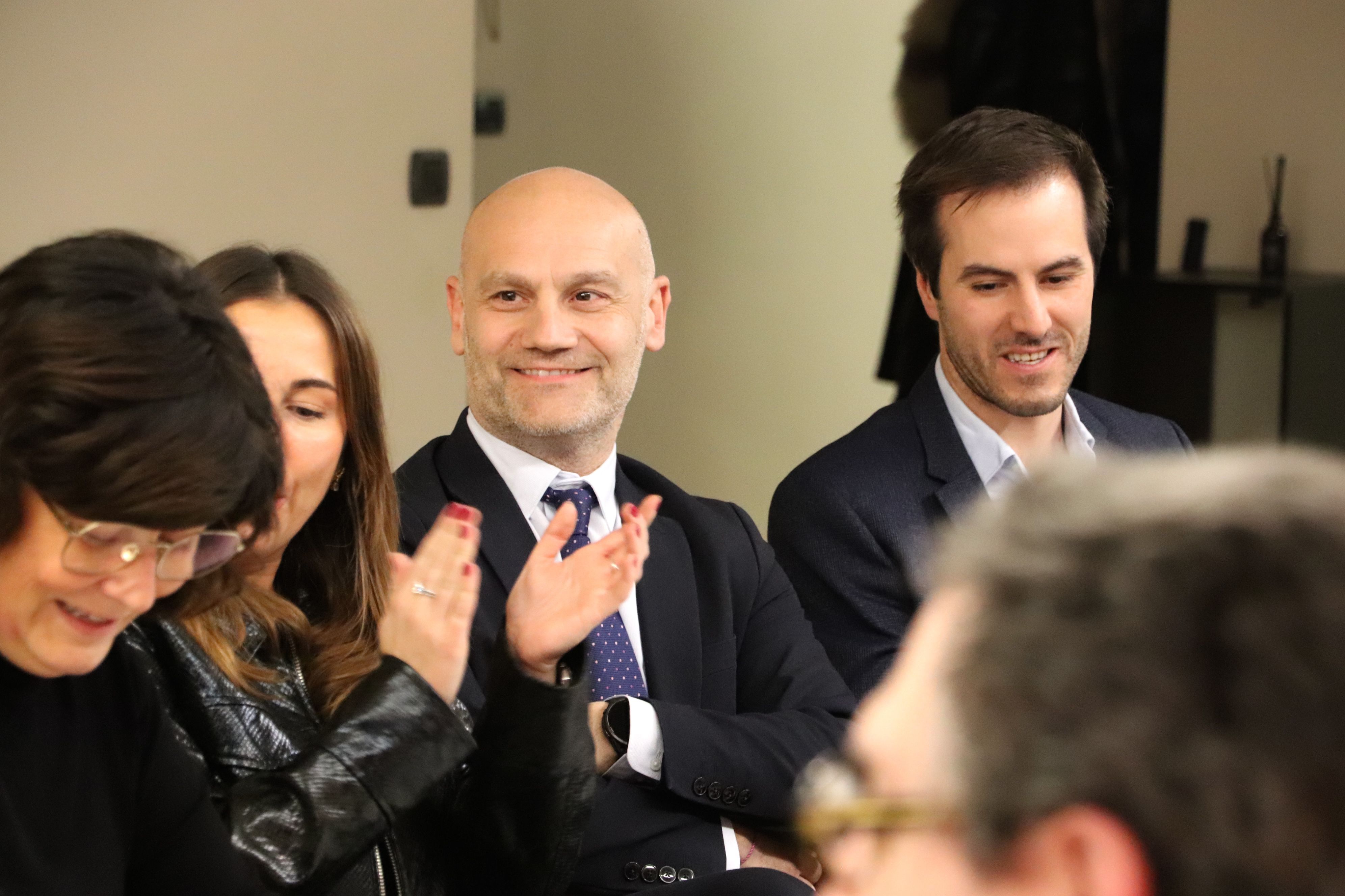 Jordi Vilanova, aplaudit pels companys del comitè.