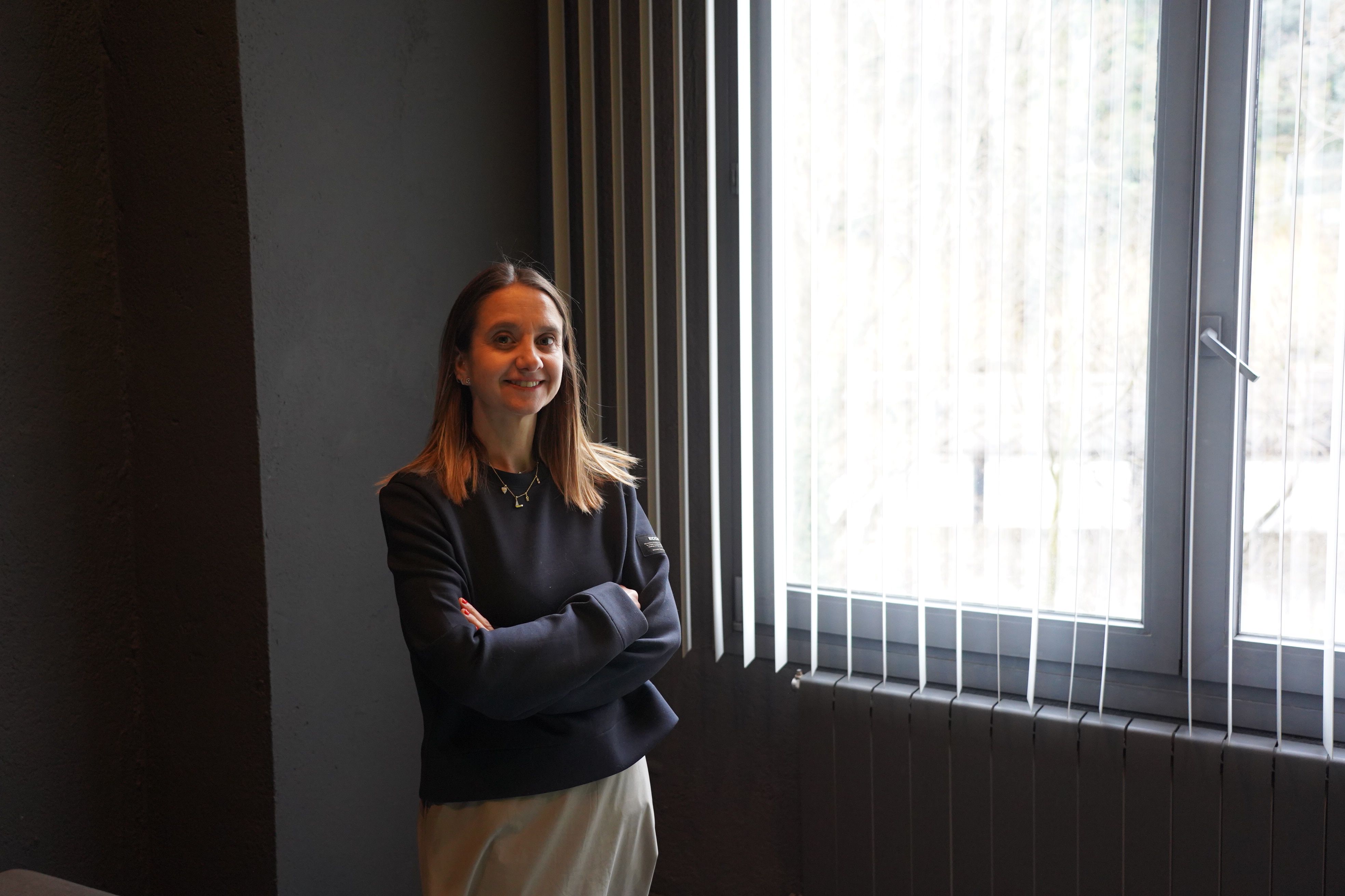 Bigordà en una sala de la clínica on treballa.