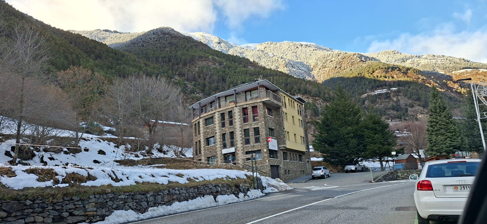 L'edifici on hi va haver l'assalt, a la Cortinada.