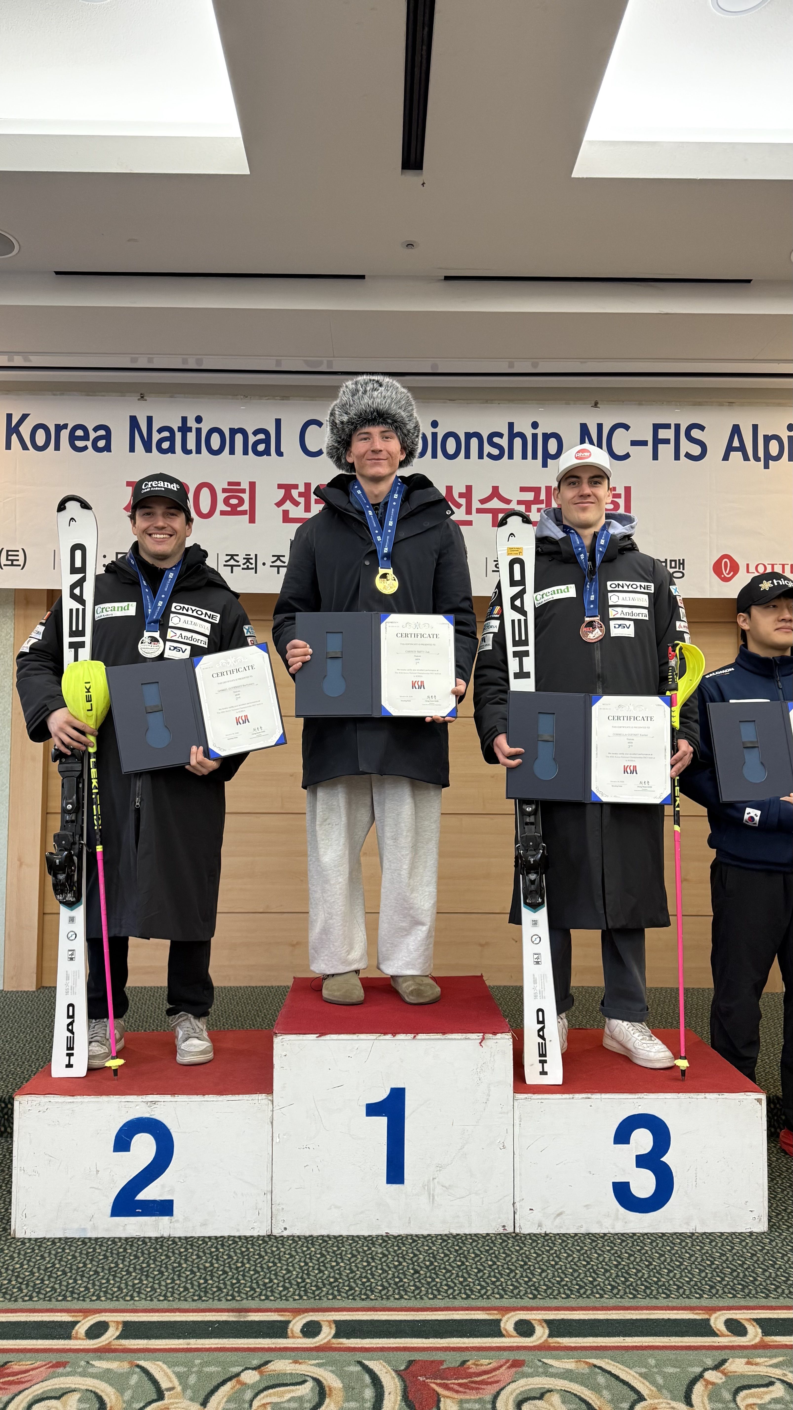 El podi de l'SL de Corea, amb Gabriel segon i Cornella tercer.
