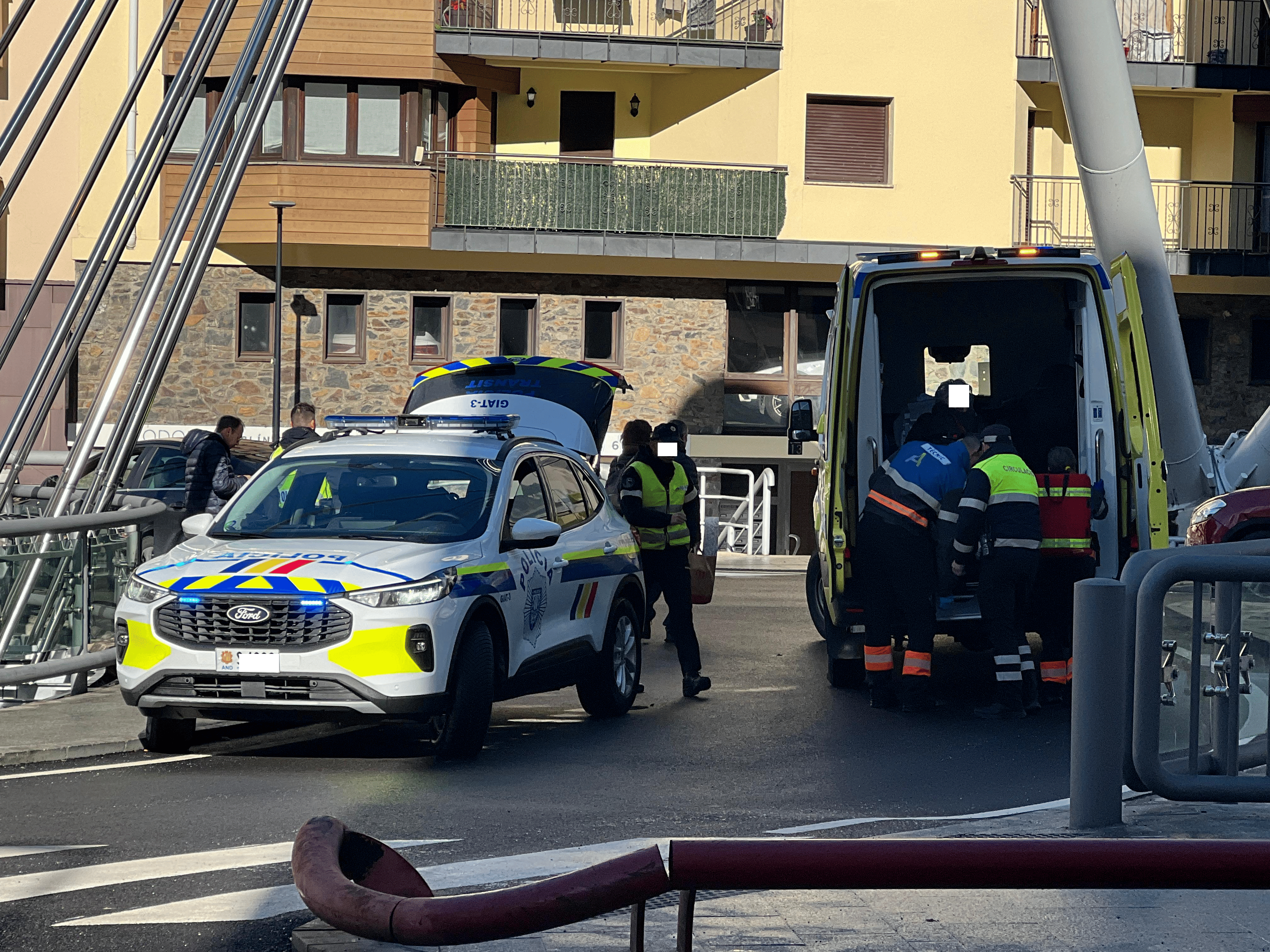 Atropellament d’una dona en un pas de vianants a l’altura del Pont de París