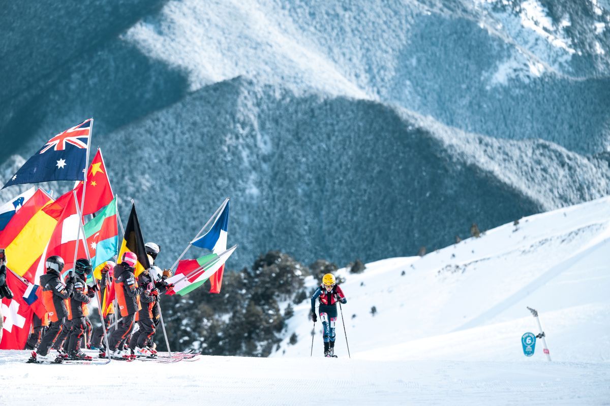 La guanyadora Axelle-Gachet, a la Copa del Món amb totes les delegacions. La guanyadora Axelle-Gachet, a la Copa del Món amb totes les delegacions.