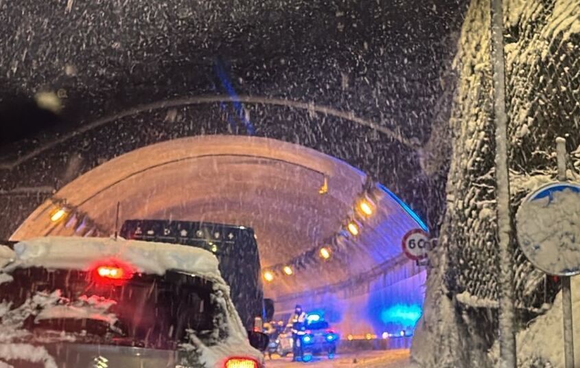 Control d'equipament als túnels de la Massana. Control d'equipament als túnels de la Massana.