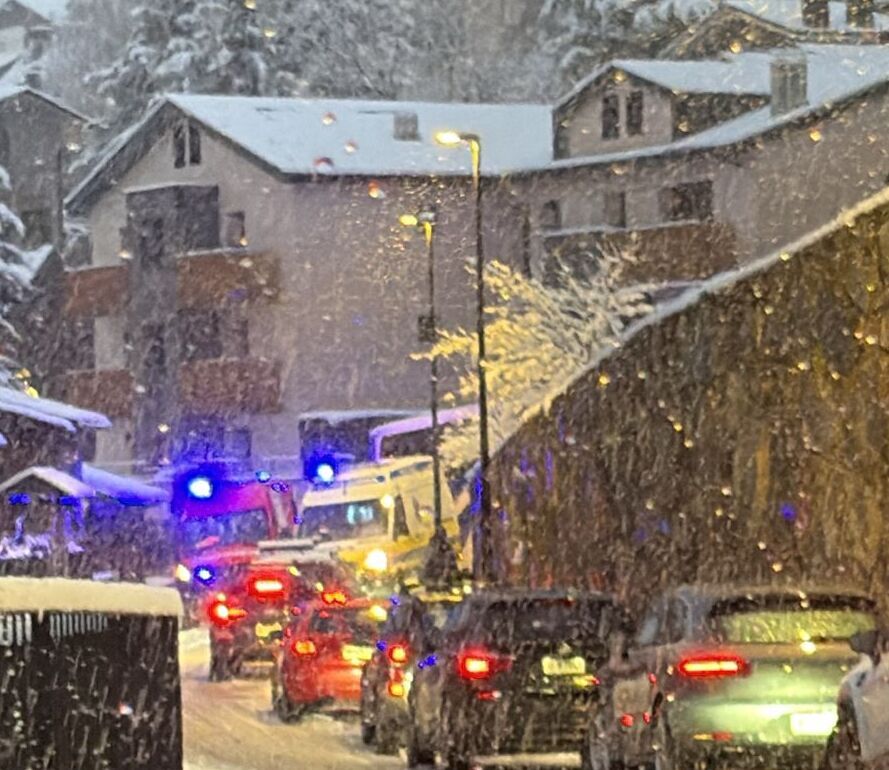 Situació al carrer de Sant Andreu, entre Andorra la Vella i Escaldes a la zona de l'hospital. Situació al carrer de Sant Andreu, entre Andorra la Vella i Escaldes a la zona de l'hospital.