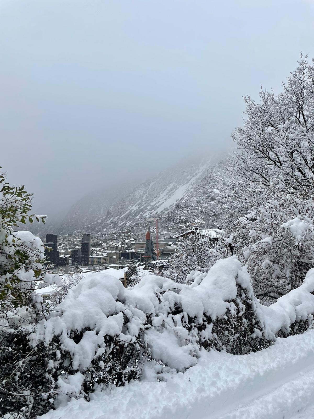 Vista de la vall central des de la part alta d’Escaldes-Engordany. Vista de la vall central des de la part alta d’Escaldes-Engordany.