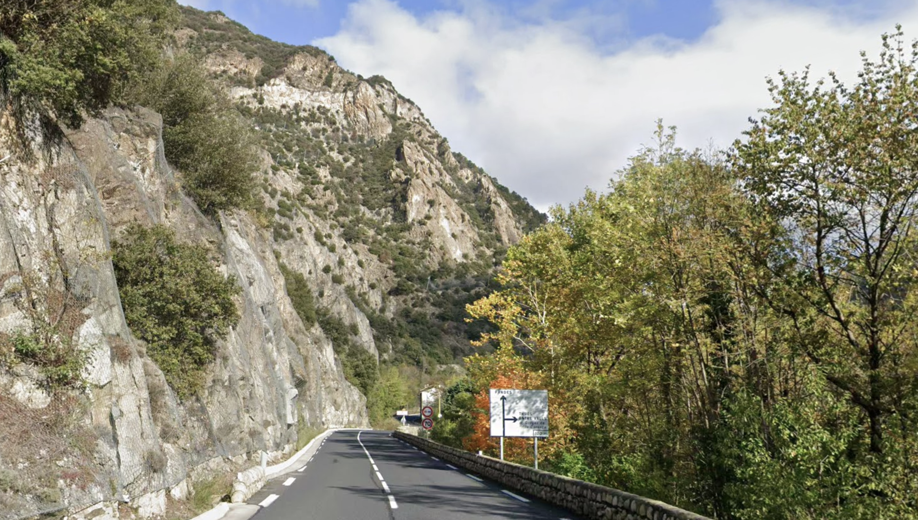 Carretera D66 en direcció Prades.