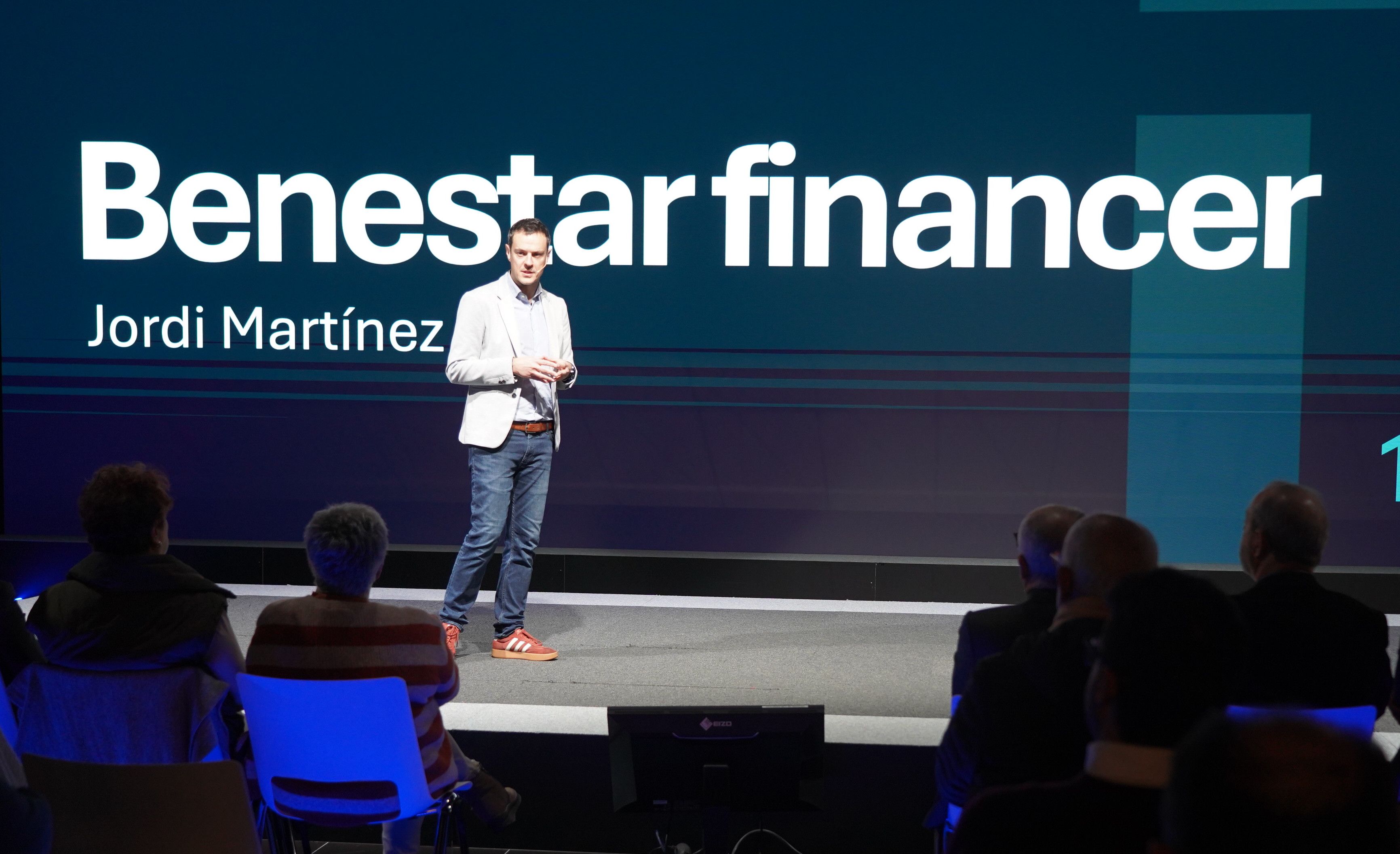 El president del consell d'administració de la CASS, Marc Galabert, introduint la xerrada.