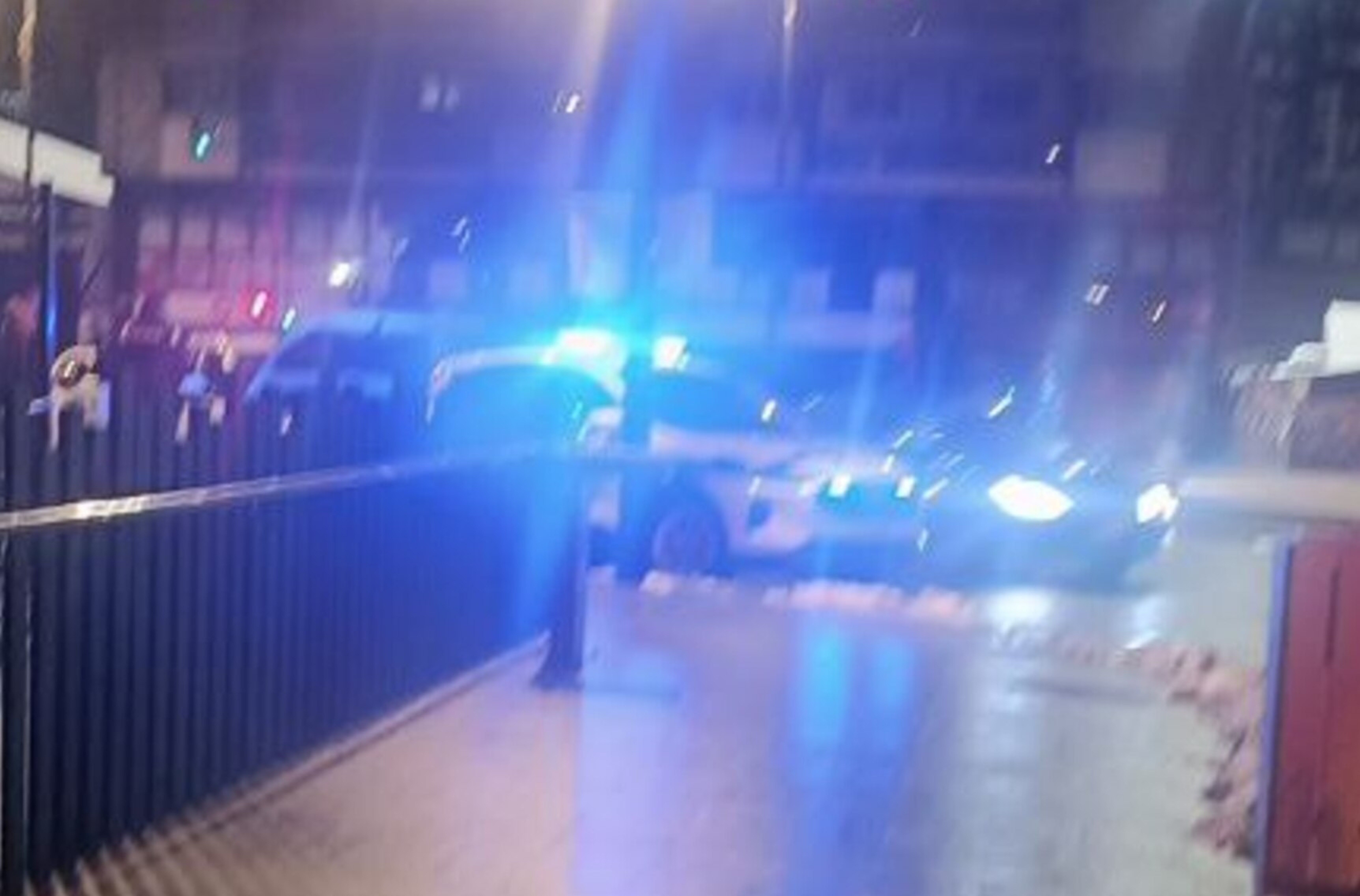 La policia fent el control.