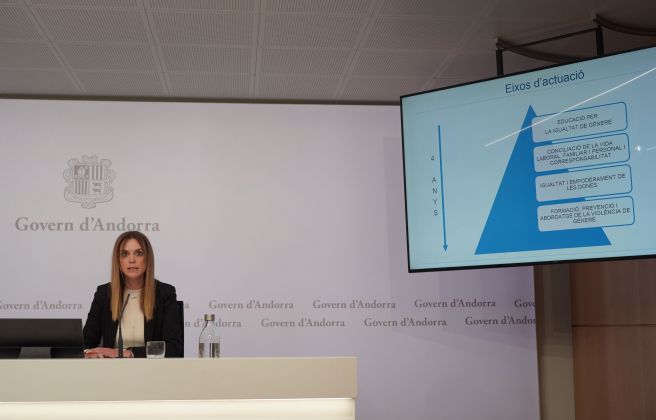 Mariona Cadena explicant el Programa quadriennal per a la igualtat de gènere.