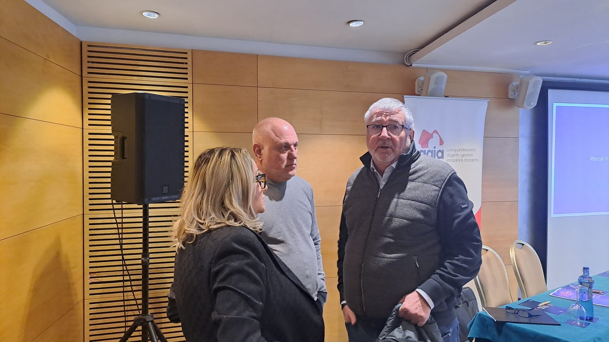 Casellas amb altres membres de la cúpula de l'AGIA.