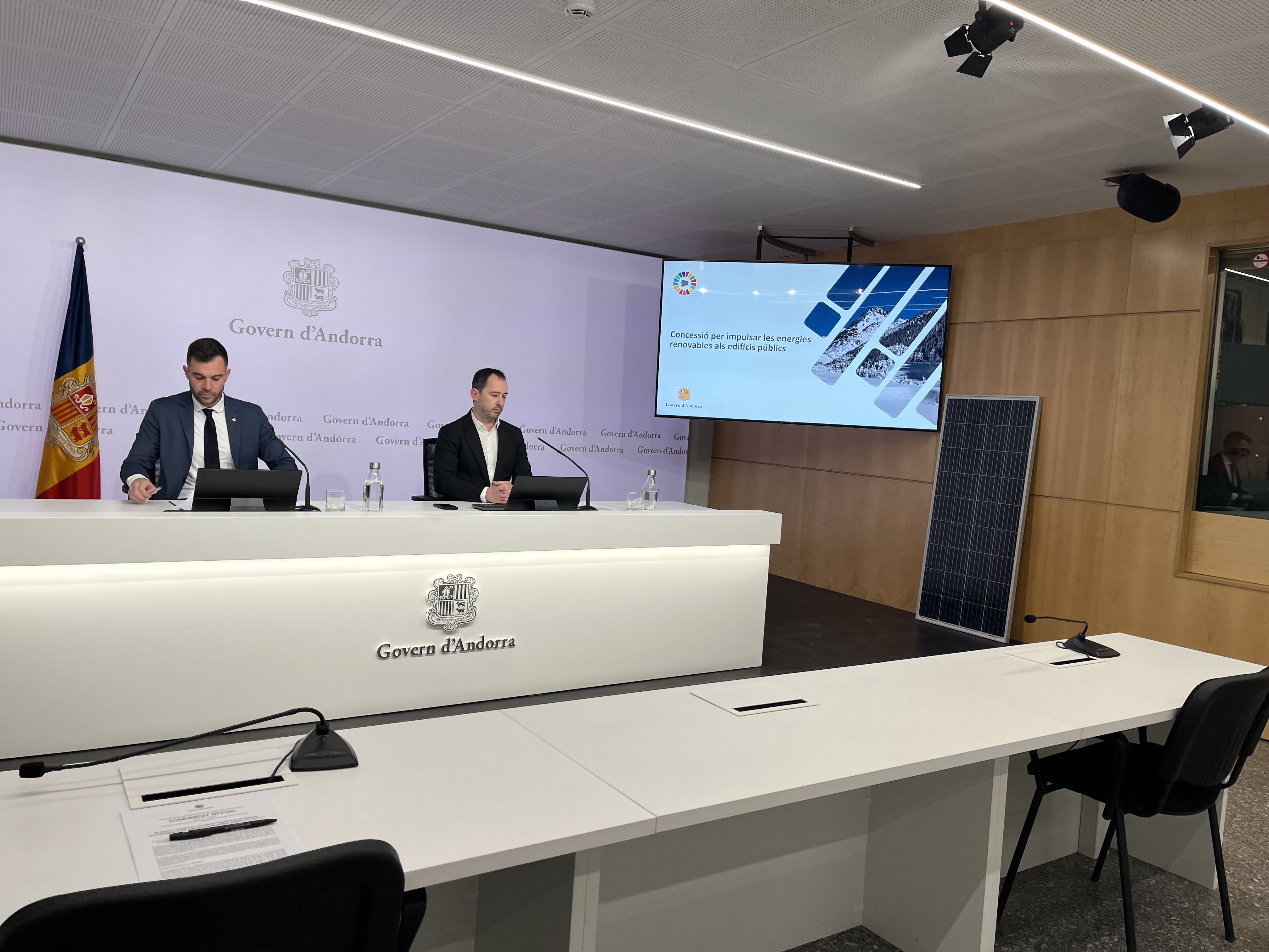  El secretari d’Estat de Transició Energètica, David Forné, i pel director d’Energia, Carles Miquel