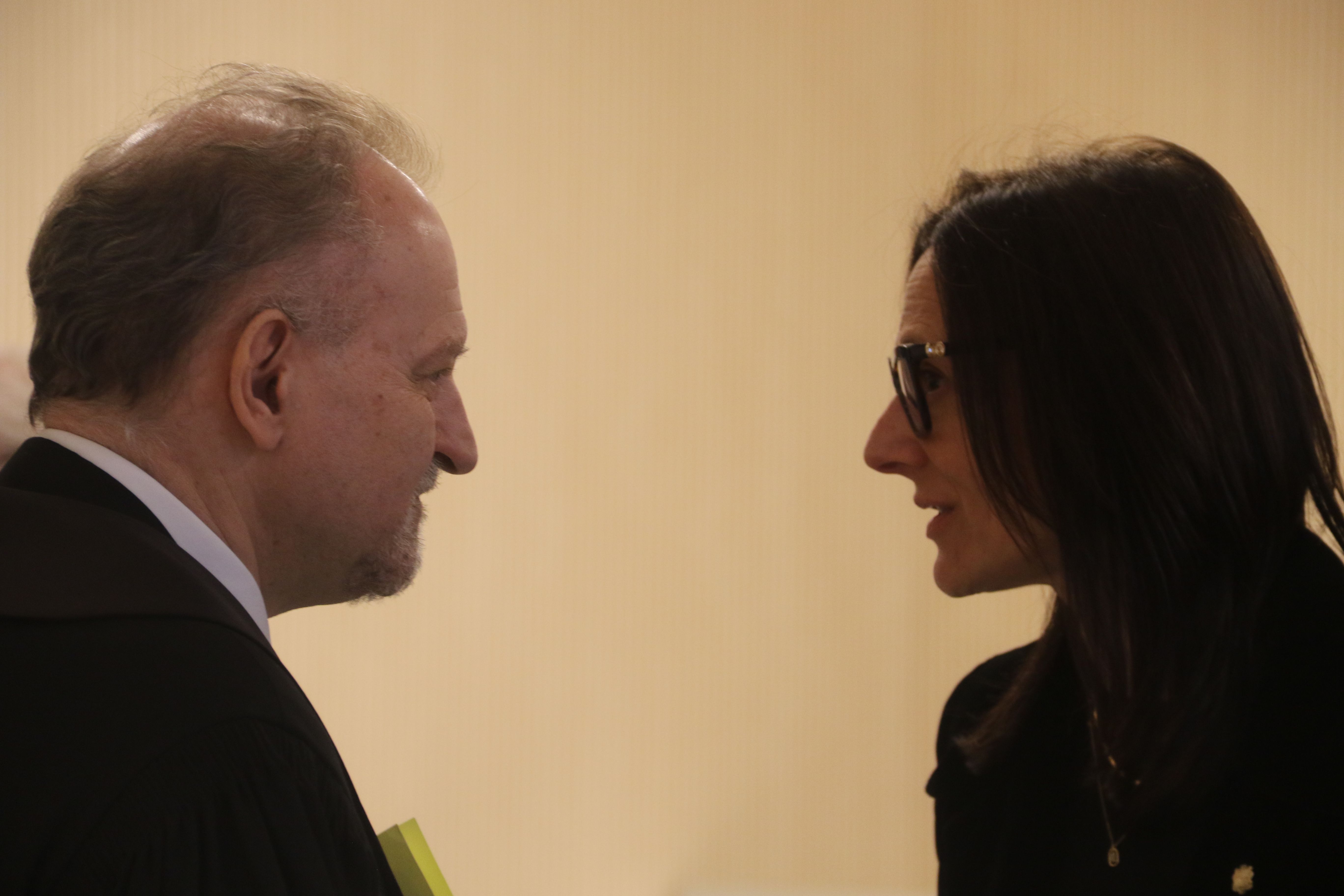 La ministra de Justícia, Ester Molné, conversa amb el fiscal general, Xavier Sopena.