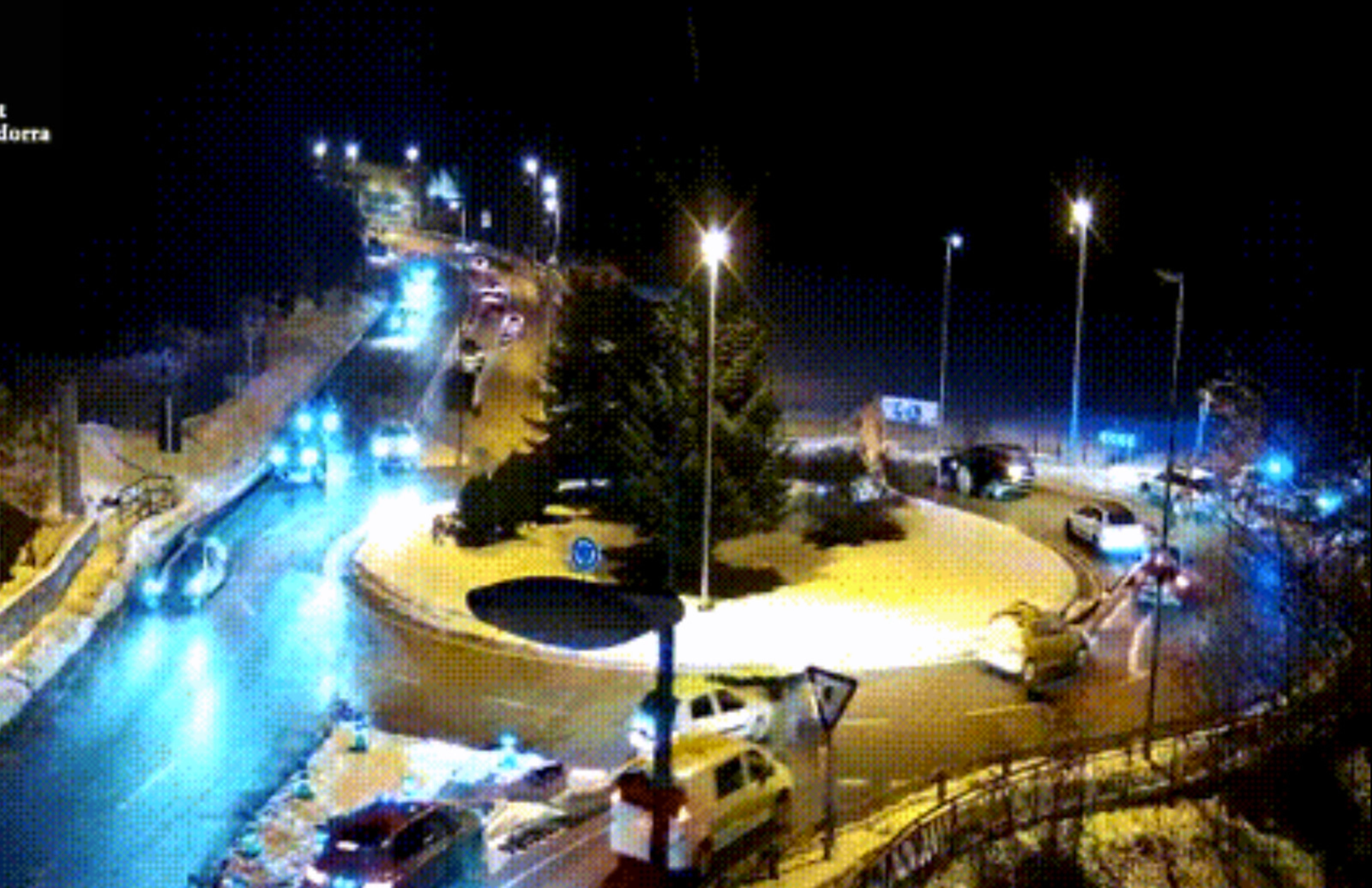 El control policial a la rotonda de la Bartra, a la dreta. El control policial a la rotonda de la Bartra, a la dreta.