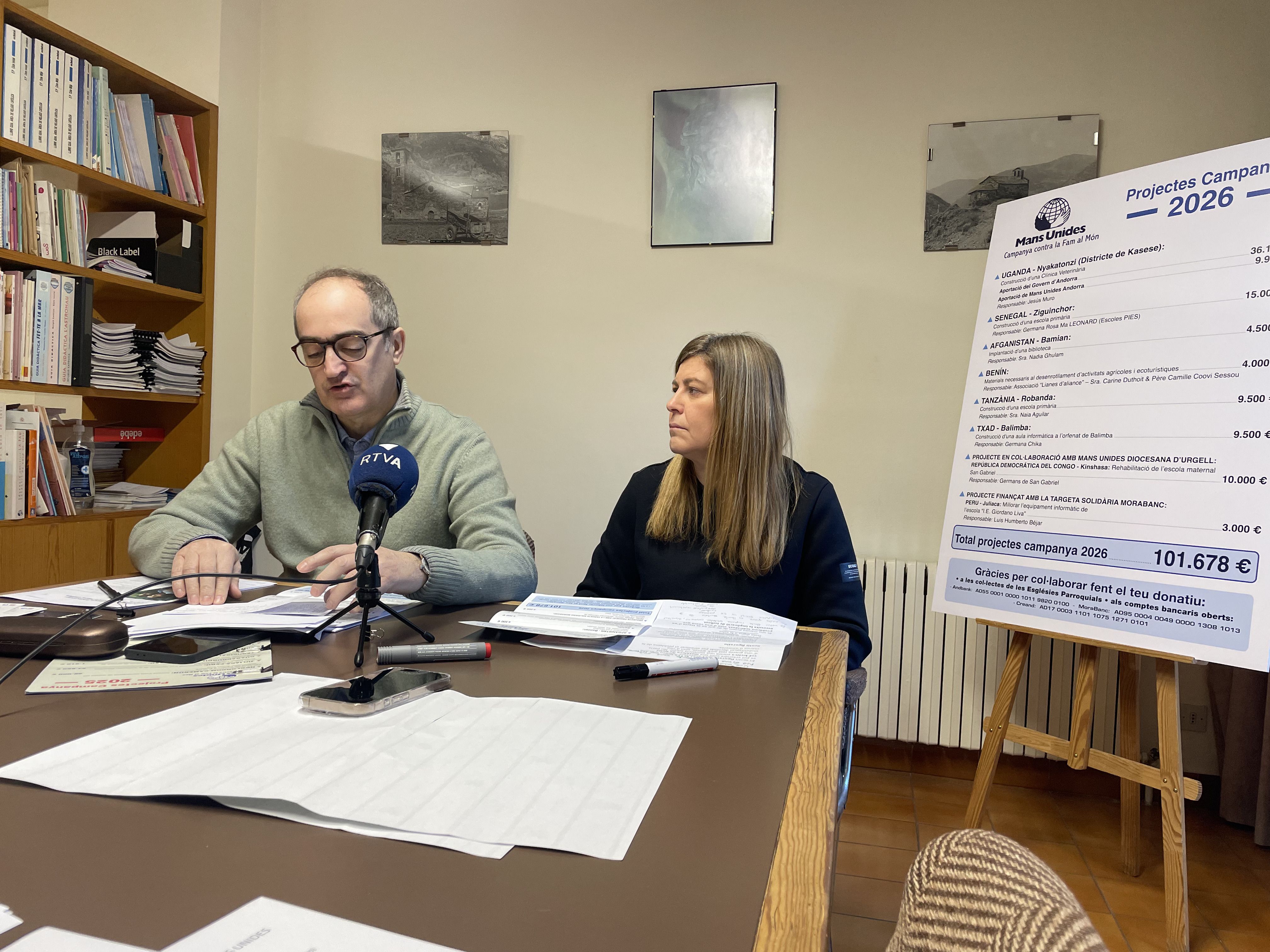 Jordi Casal i Maria Àngels Fernández durant la presentació d'aquest matí.