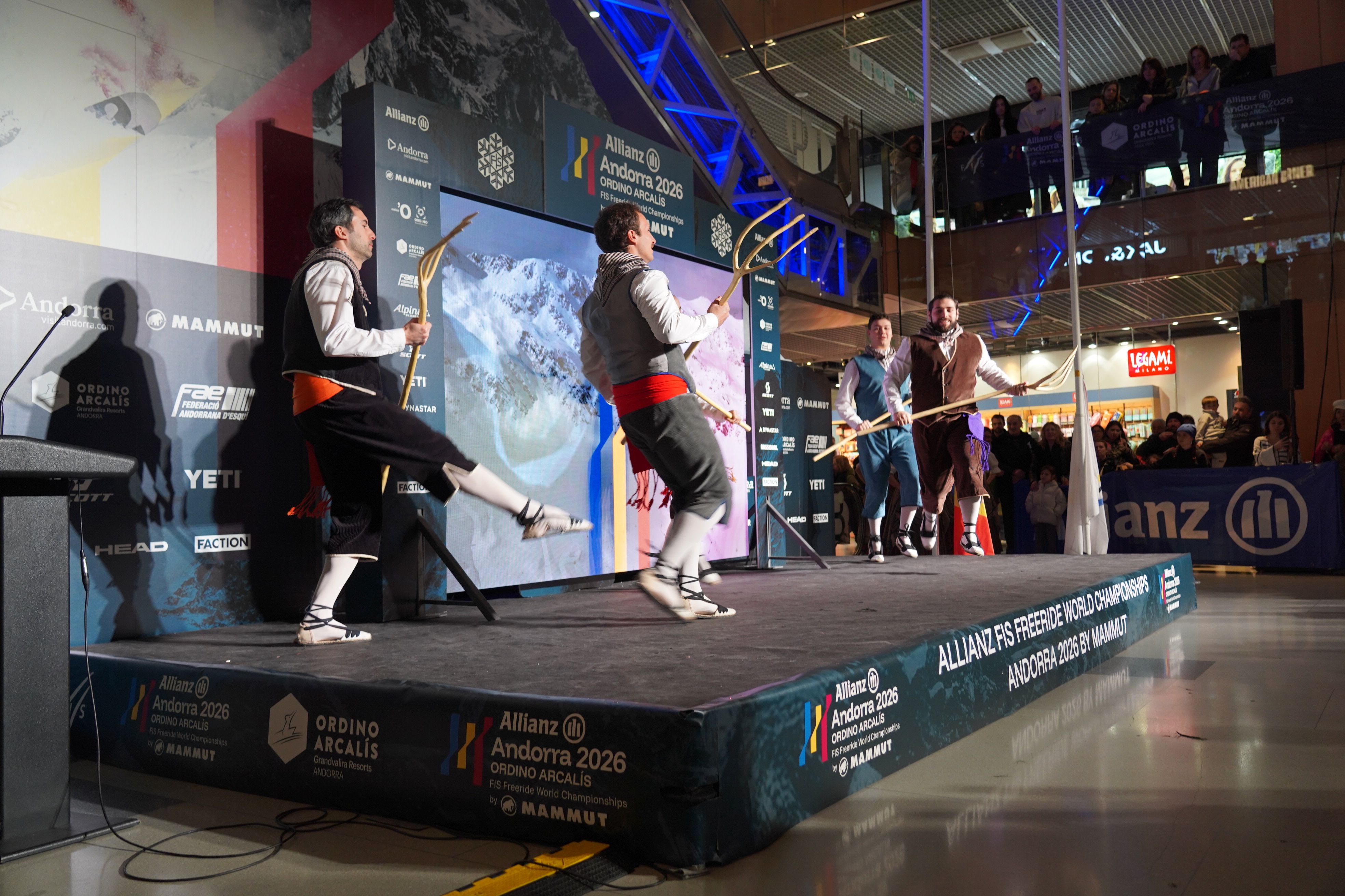 Actuació de l’Esbart Santa Anna.