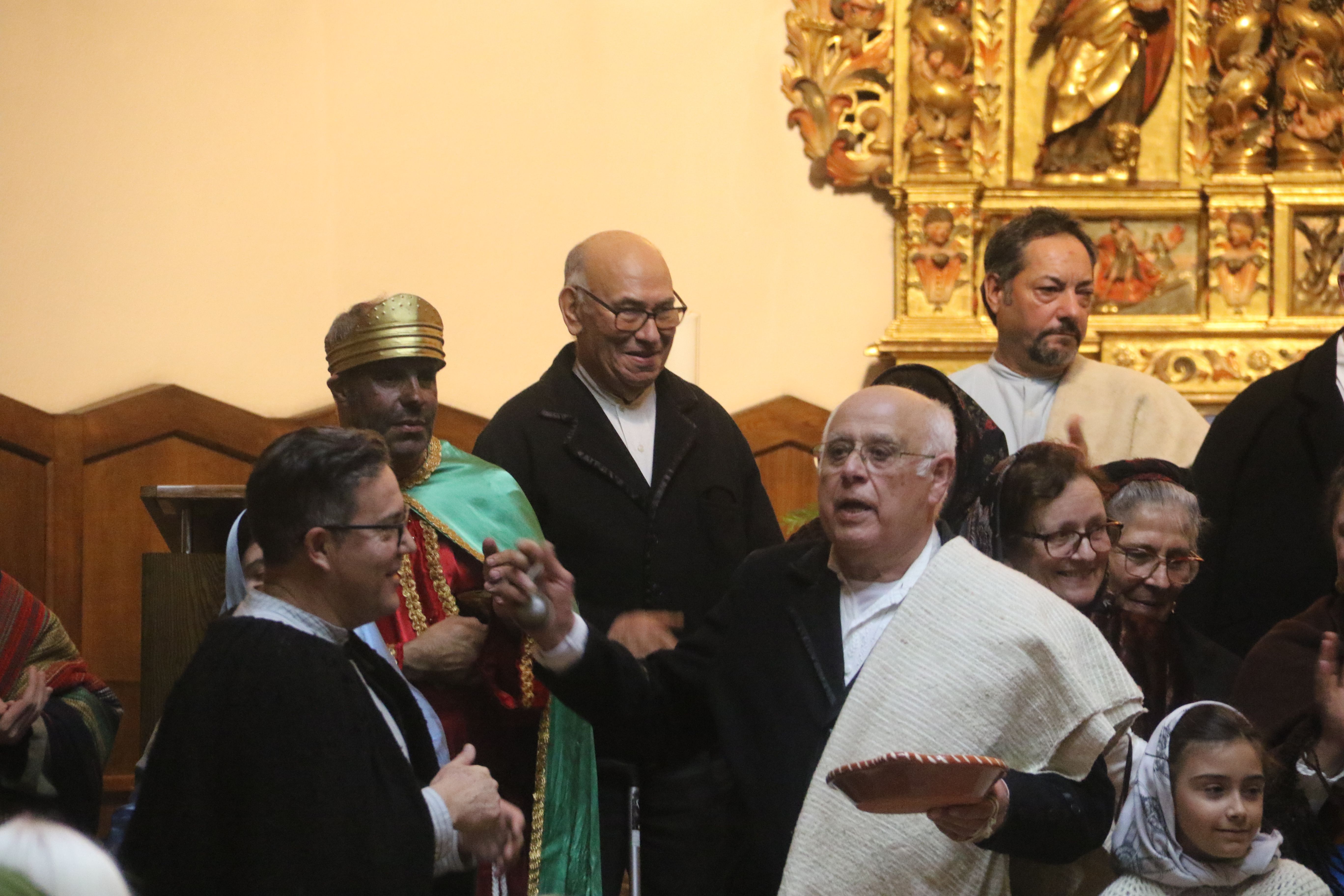 El responsable del grup vingut de Viana do Castelo dirigint-se als assistents al costat del president del Grup de Folklore Casa de Portugal. El responsable del grup vingut de Viana do Castelo dirigint-se als assistents al costat del president del Grup de Folklore Casa de Portugal.