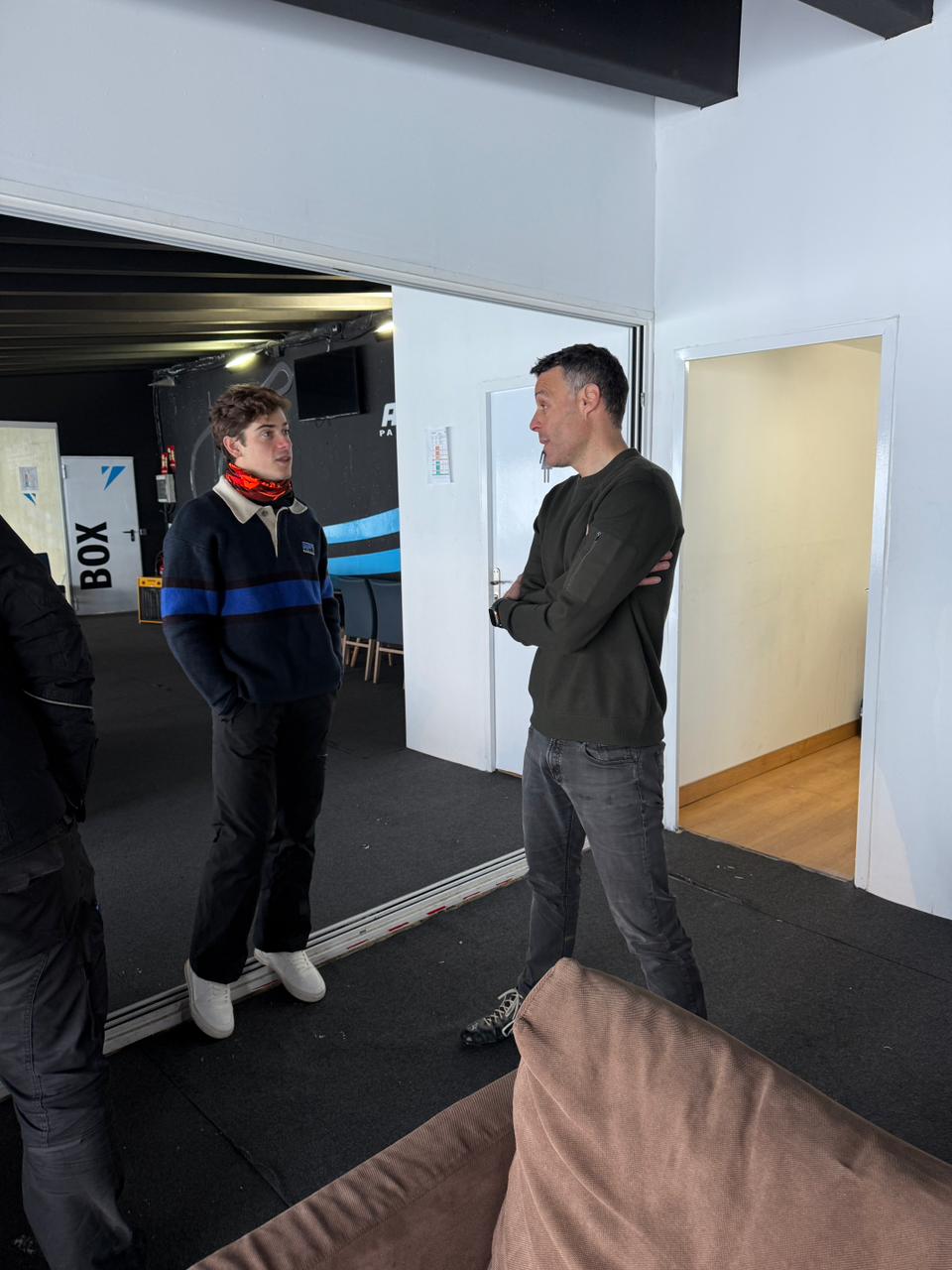 Colapino parlant amb el director del circuit, Àlex Bercianos. 