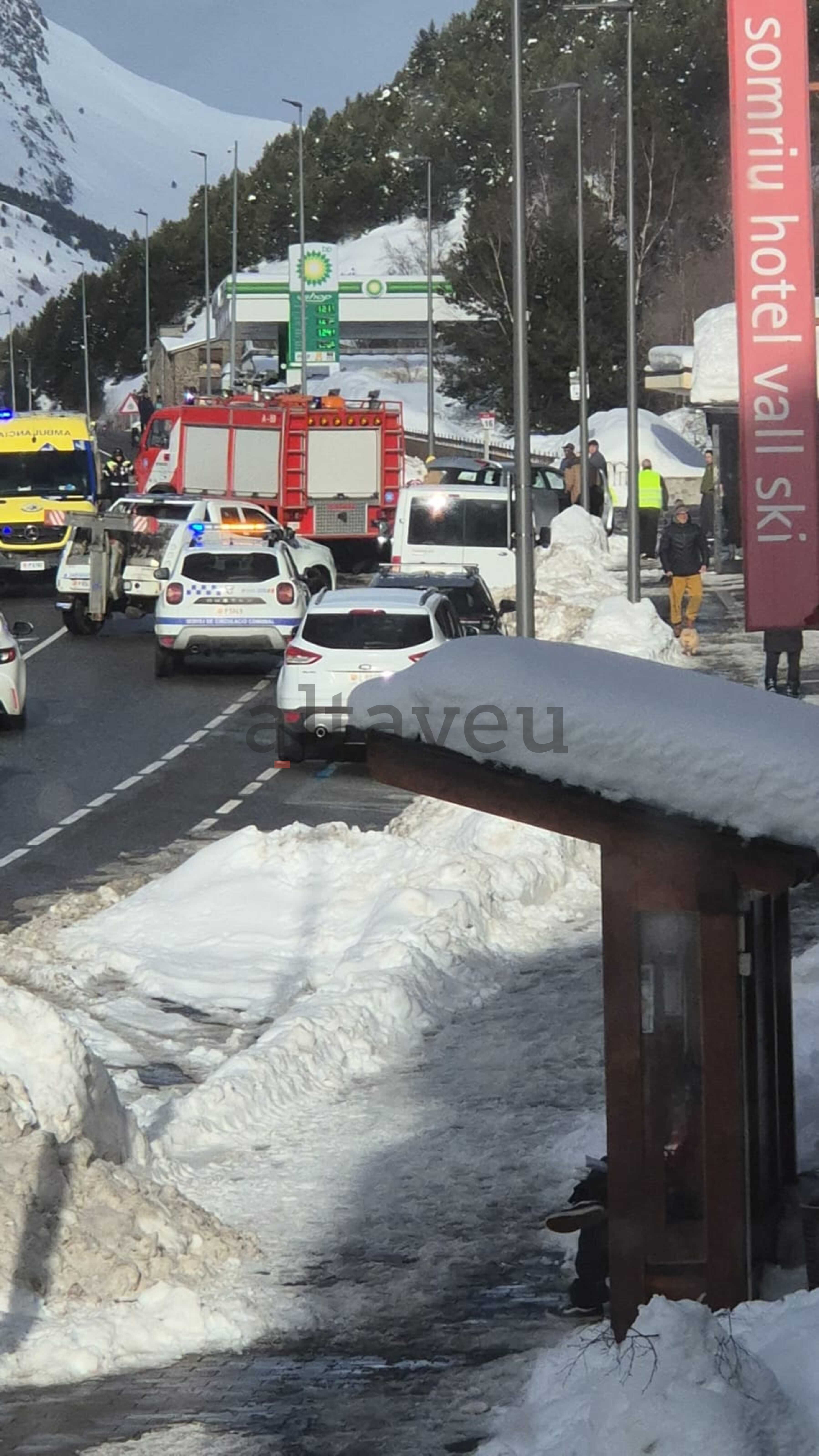 Els serveis d'emergència actuant sobre lloc.