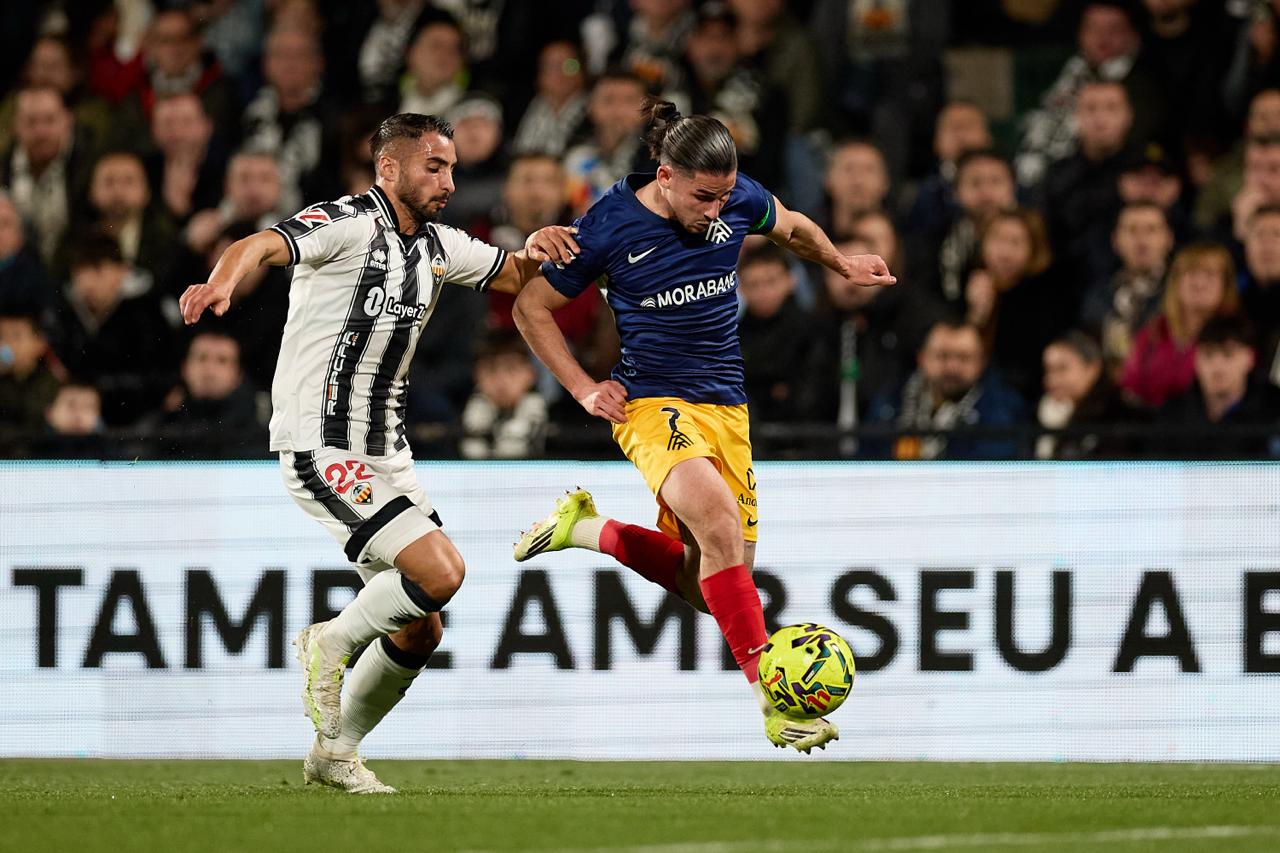 Álex Calvo, una de les novetats, cada cop més destinat al lateral esquerre. Álex Calvo, una de les novetats, cada cop més destinat al lateral esquerre.