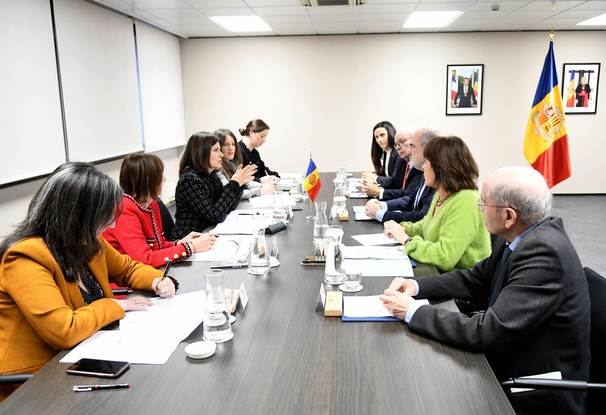 Un moment de la trobada de treball encapçalada per la ministra i el conseller.