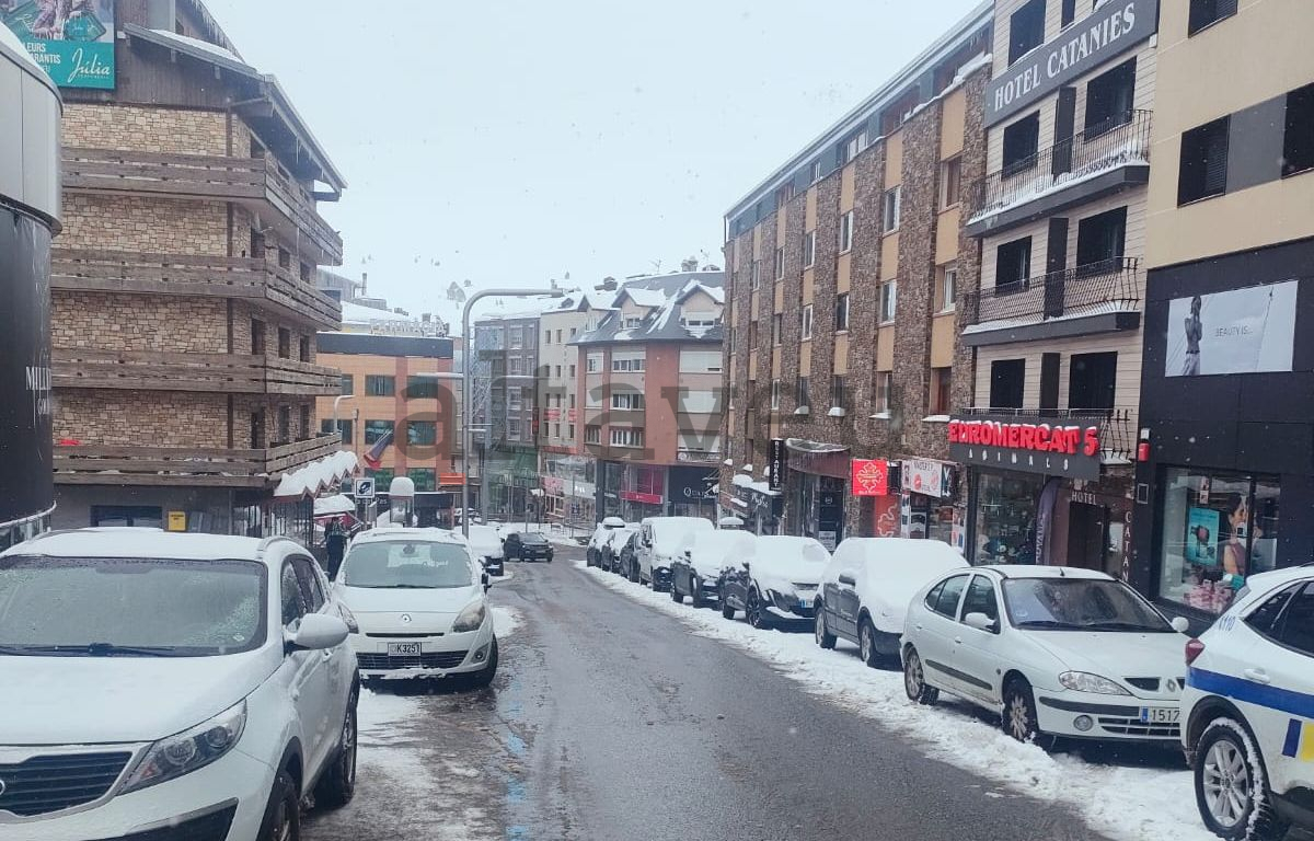 Una imatge d'un carrer del Pas de la Casa aquest diumenge.