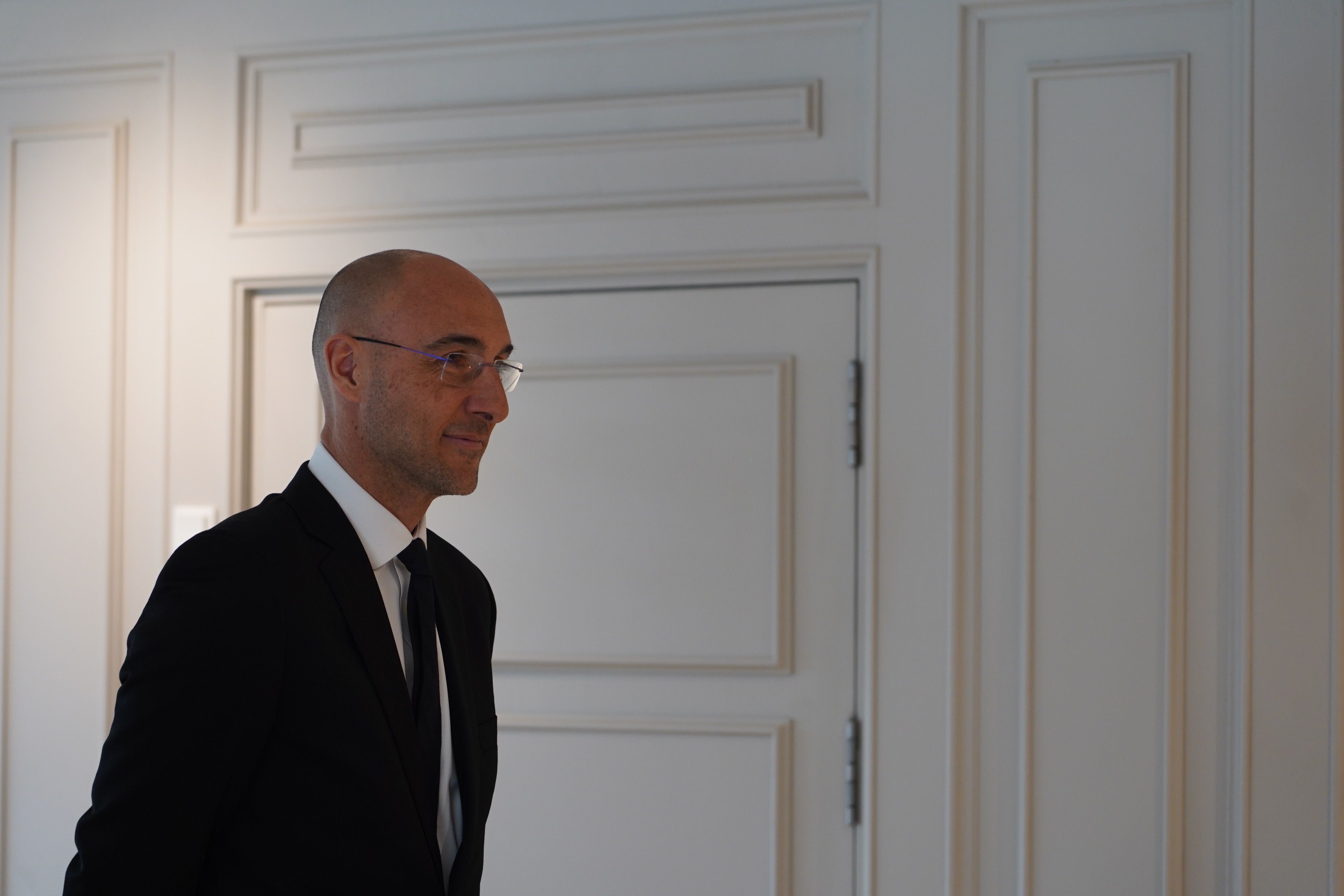 Jordi Puy durant l'acte de jura. La portaveu del Sindicat, Rebeca Bonache.