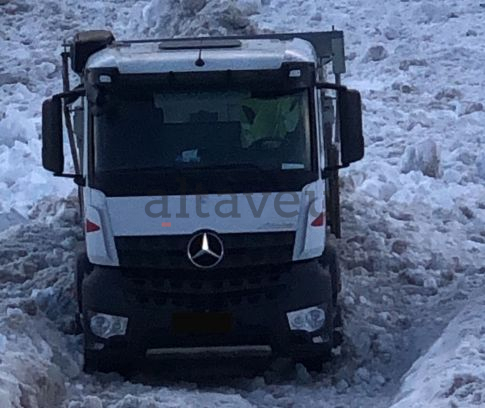 Un primer pla del camió.